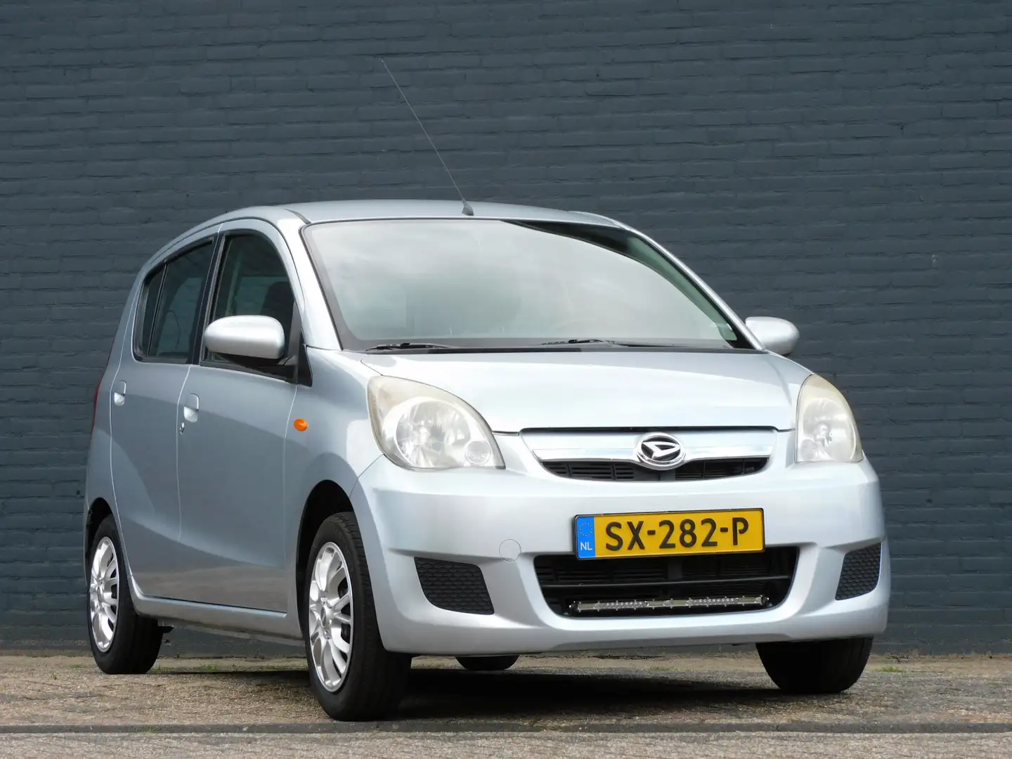 Daihatsu Cuore 1.0 Trend NETTE AUTO! PERFECT ONDERHOUDEN! AIRCO! Grijs - 2