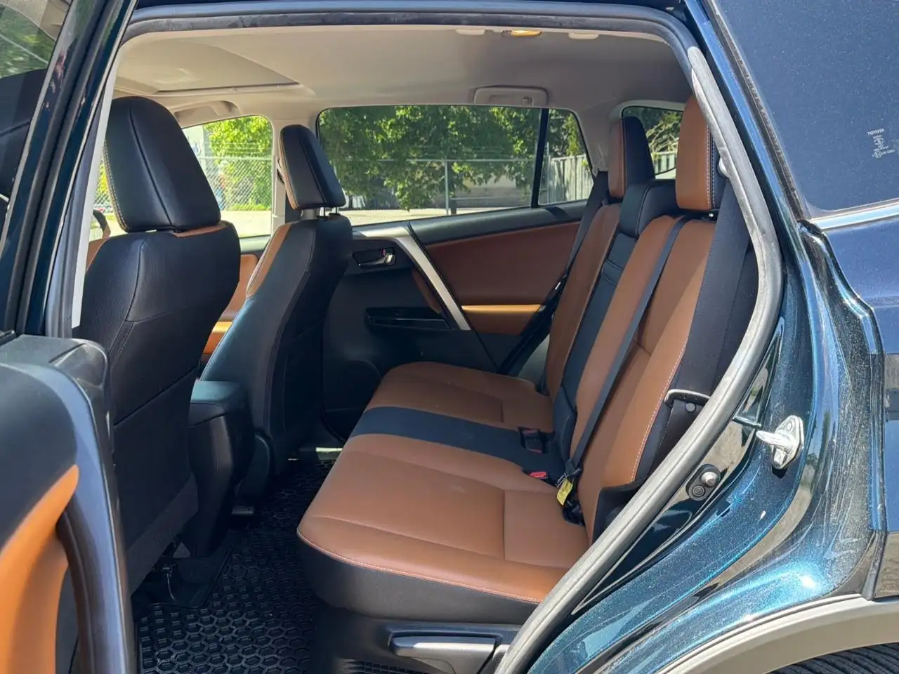Toyota RAV 4 снимка Toyota RAV 4