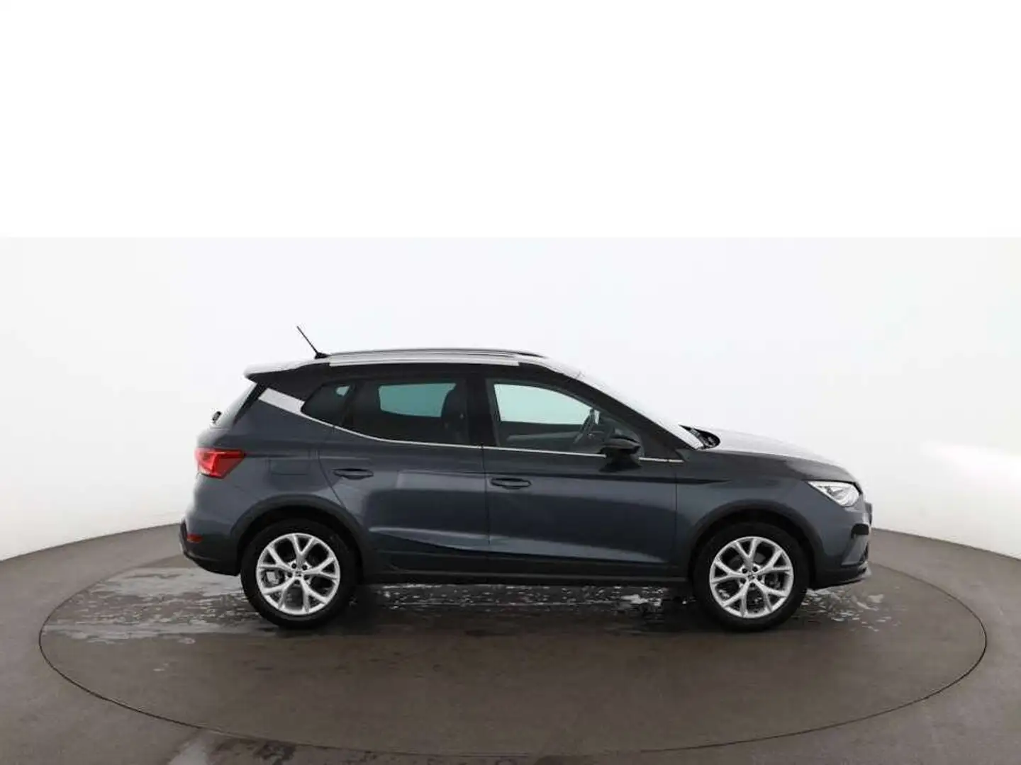 SEAT Arona 1.0 TSI FR Aut LED RADAR R-CAM DIGI-TACHO Grau - 2