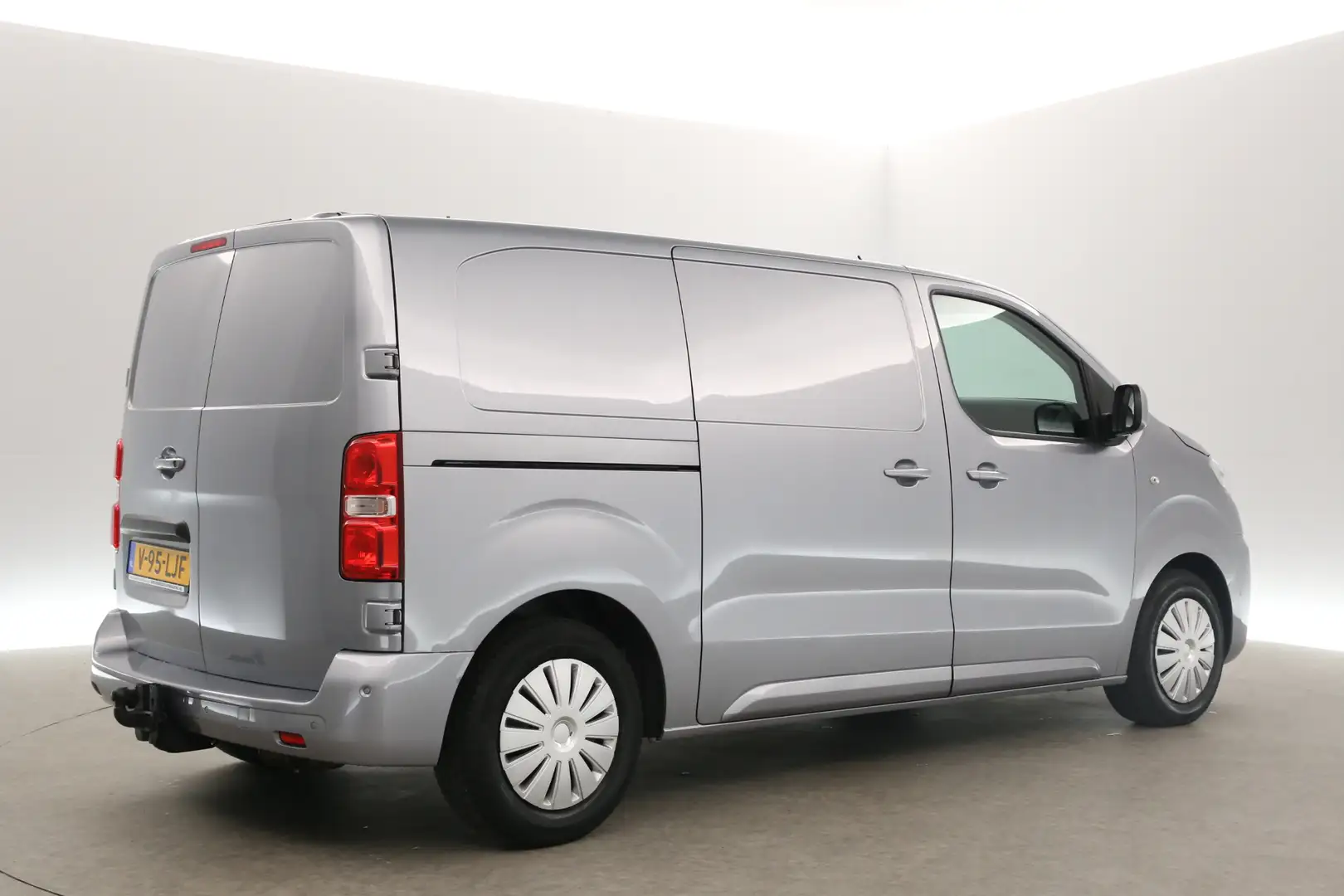 Citroen Jumpy 2.0 BlueHDI L2H1 177PK Automaat Airco 360Camera Ca Grijs - 2