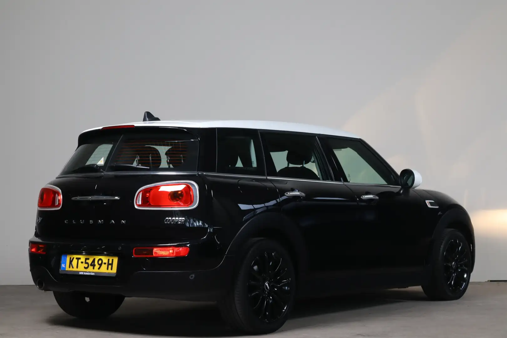 MINI Cooper Clubman Mini 1.5 Business - NL- Auto!! Airco I Radio I Nav Zwart - 2