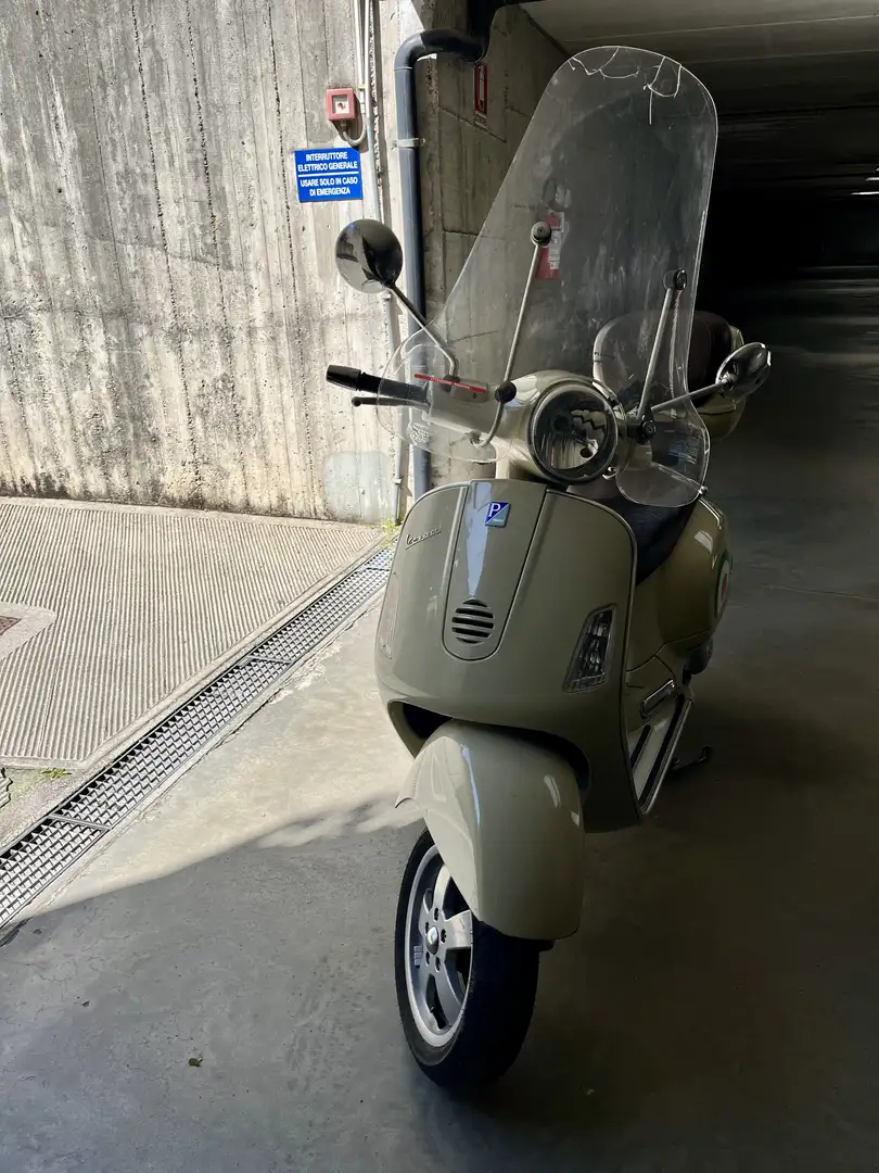 Vespa GT 200 Beige - 1