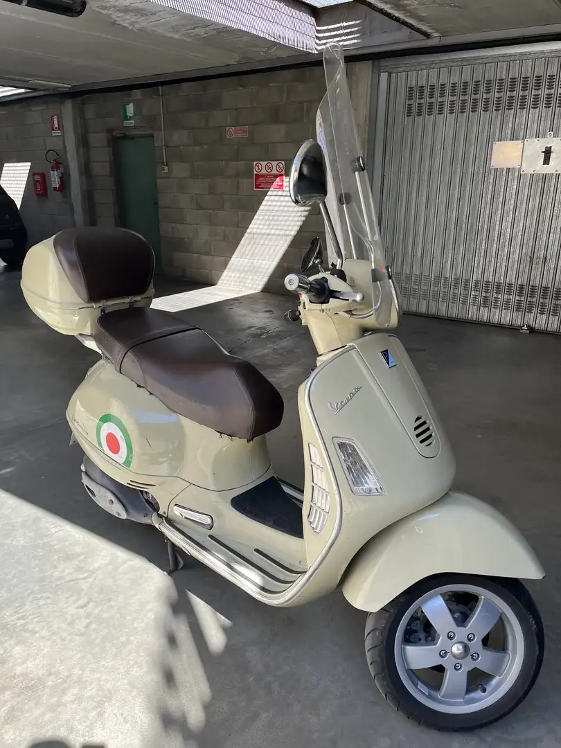 Vespa GT 200 Beige - 2