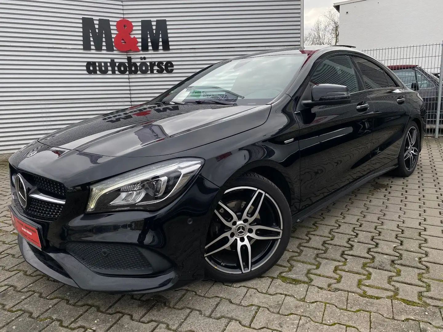 Mercedes-Benz CLA 200 AMG Edition HarmanKardon/Pano/PDC+Kamera Noir - 1