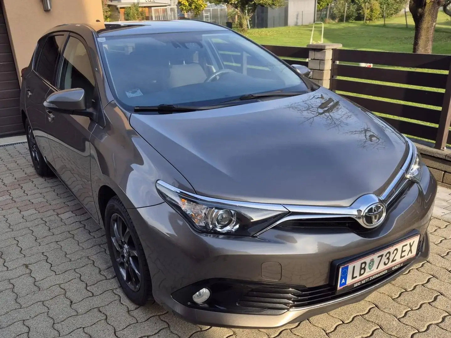 Toyota Auris Auris 1,2 Turbo Edition 45 Edition 45 Grau - 1