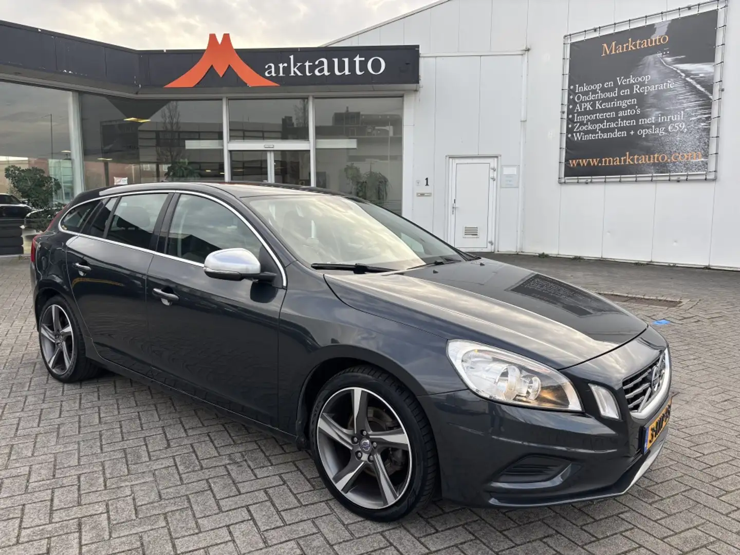 Volvo V60 1.6 T3 R-Design Navi Cruise Bluetooth Parkeersenso Gris - 1