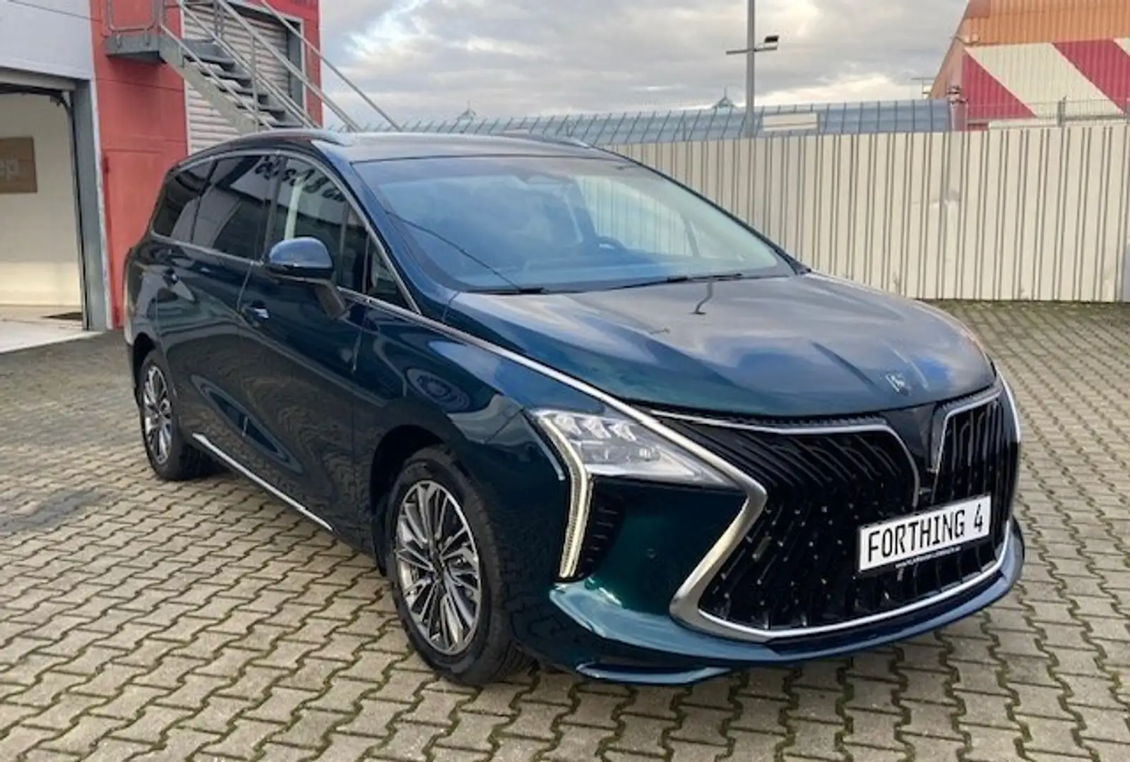 Forthing U-Tour 7-Sitzer/Panorama/DAB/360°Kamera/Sitzheizung Grün - 2