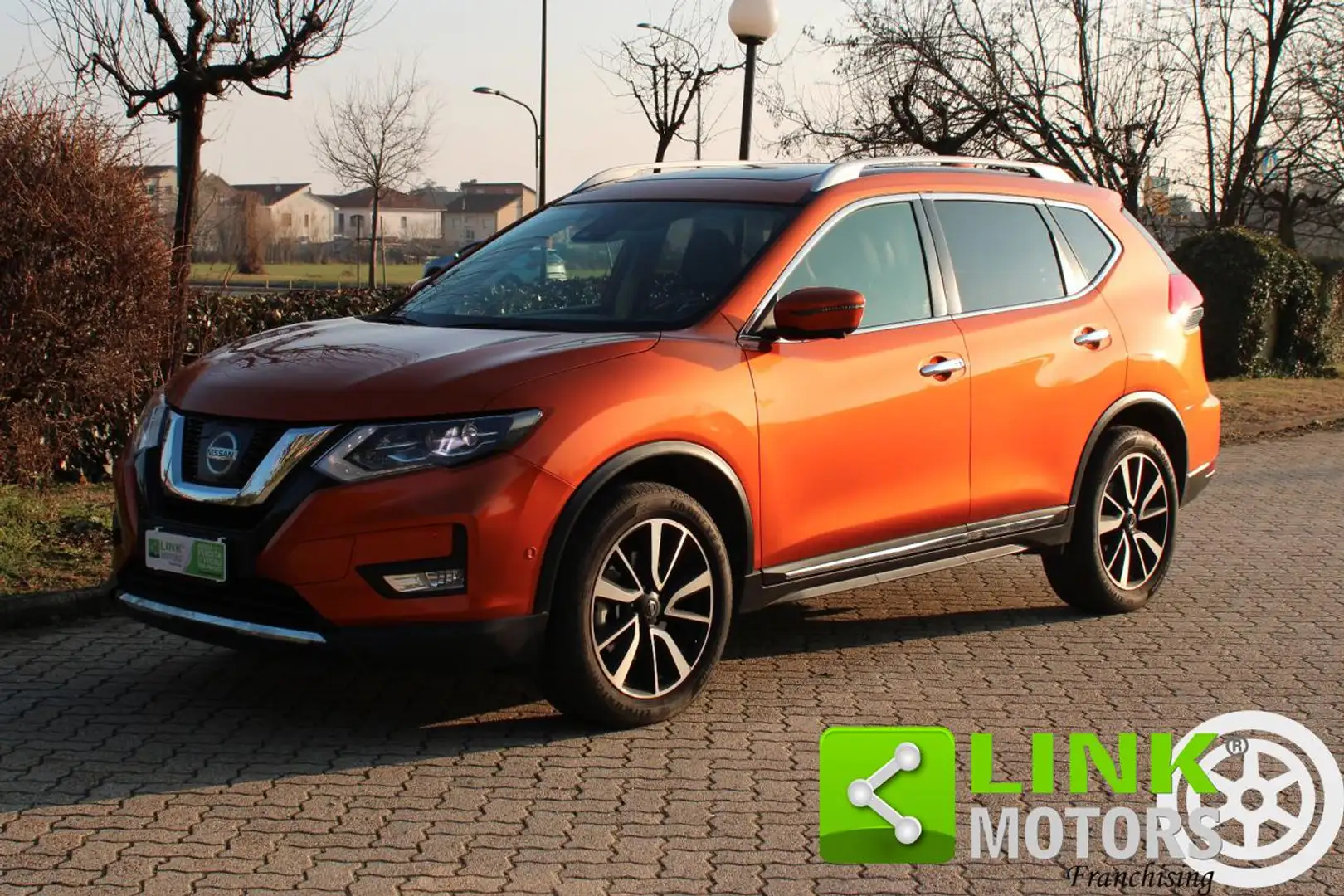 Nissan X-Trail 2.0 DCI Tekna 177 CV X-Tronic 4WD Arancione - 1