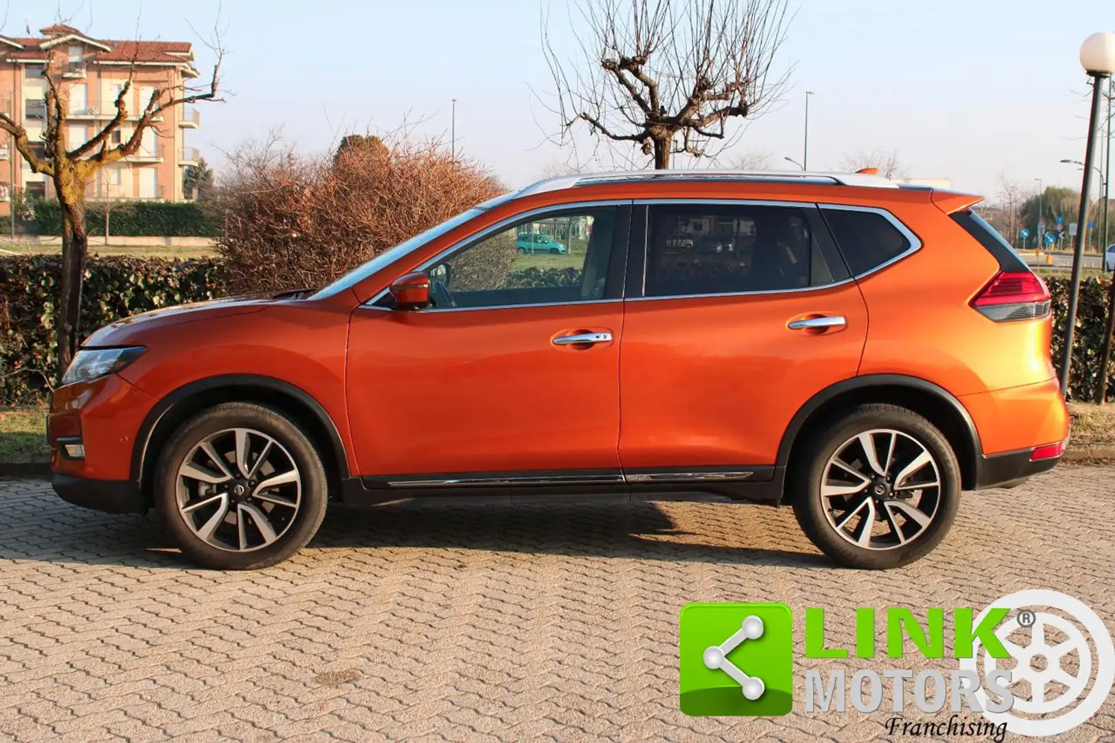 Nissan X-Trail 2.0 DCI Tekna 177 CV X-Tronic 4WD Arancione - 2