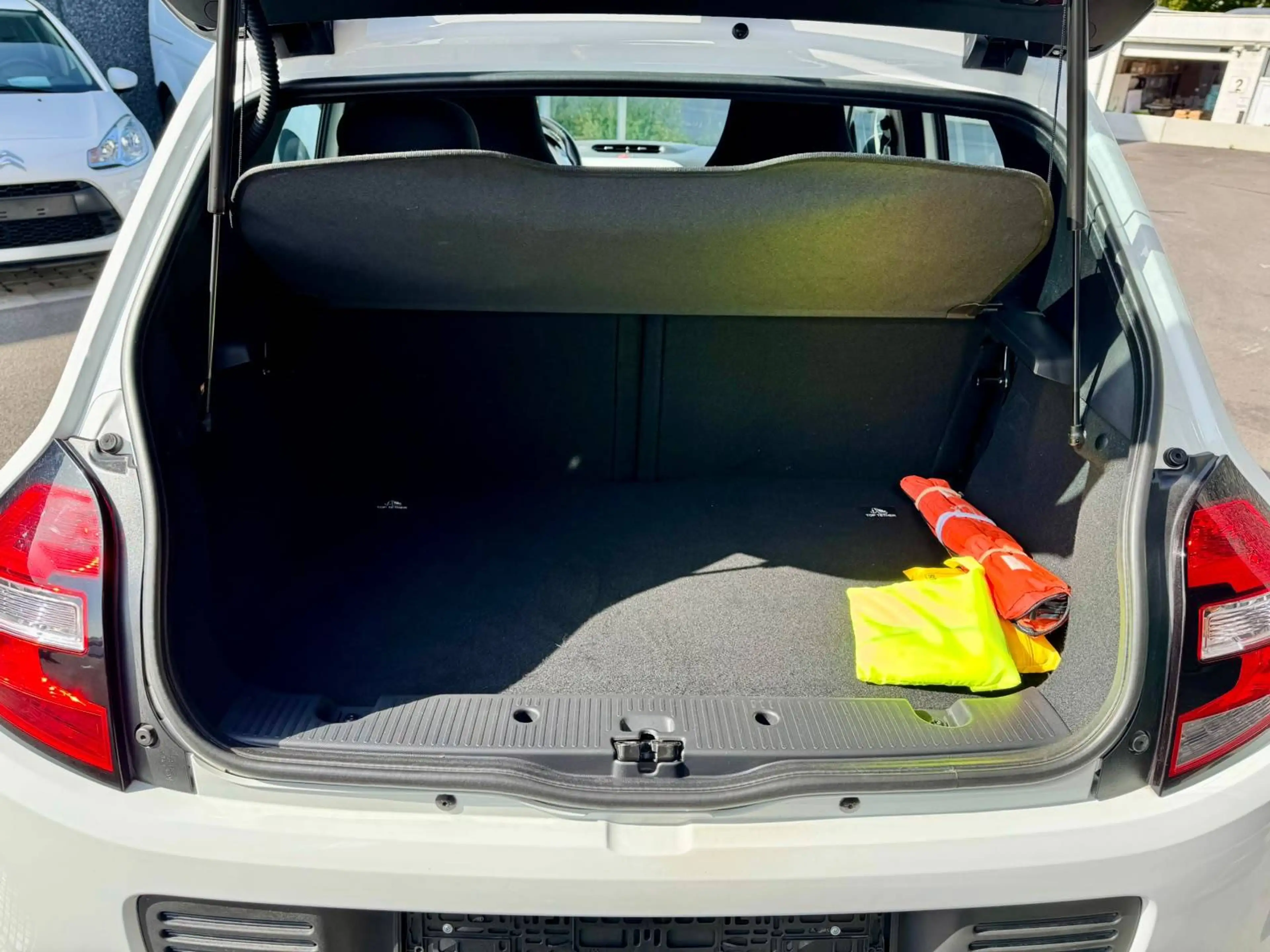 Renault Twingo Twingo 1.0i SCe Intens S&S — photo 9