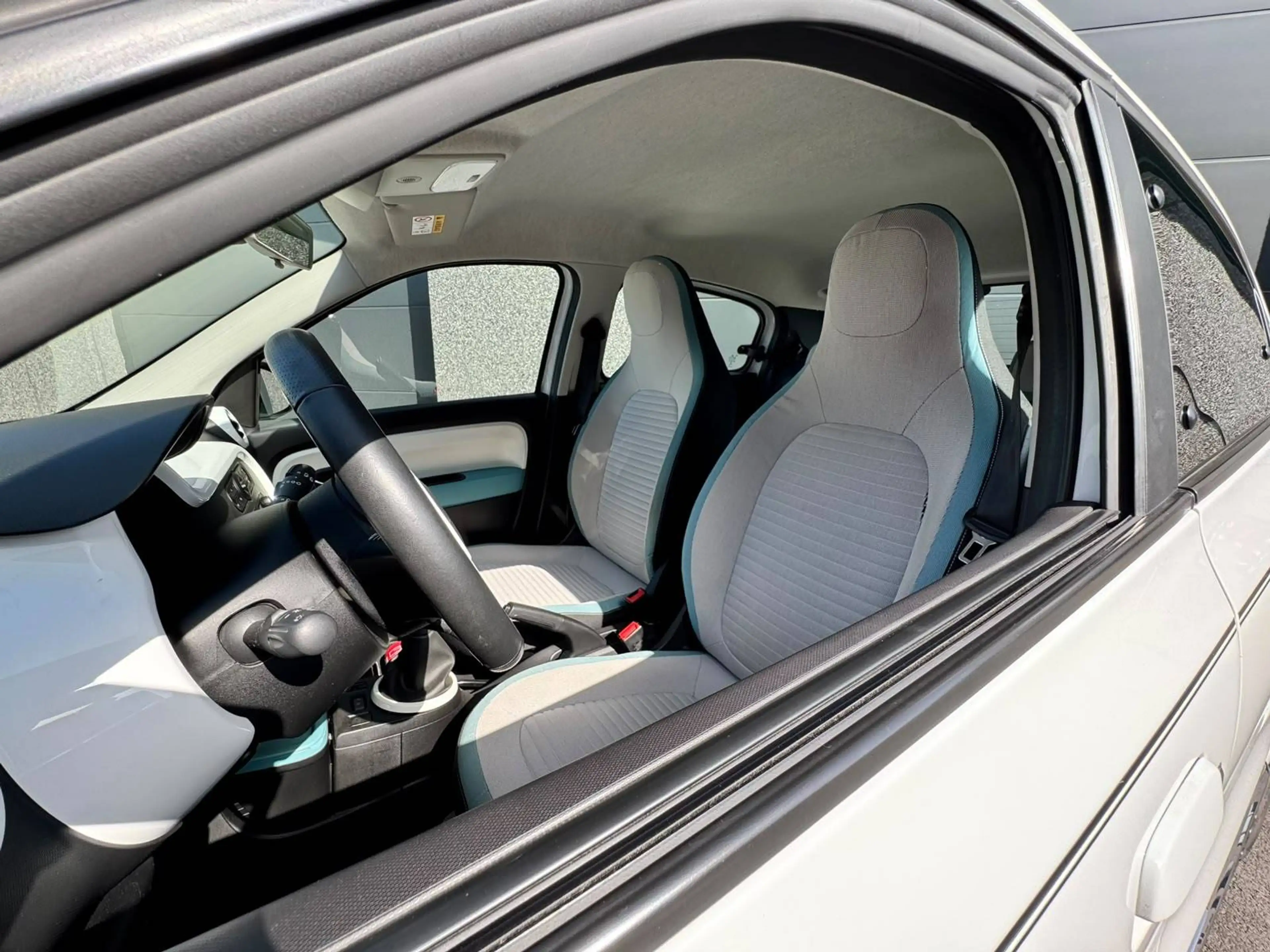 Renault Twingo Twingo 1.0i SCe Intens S&S — photo 13