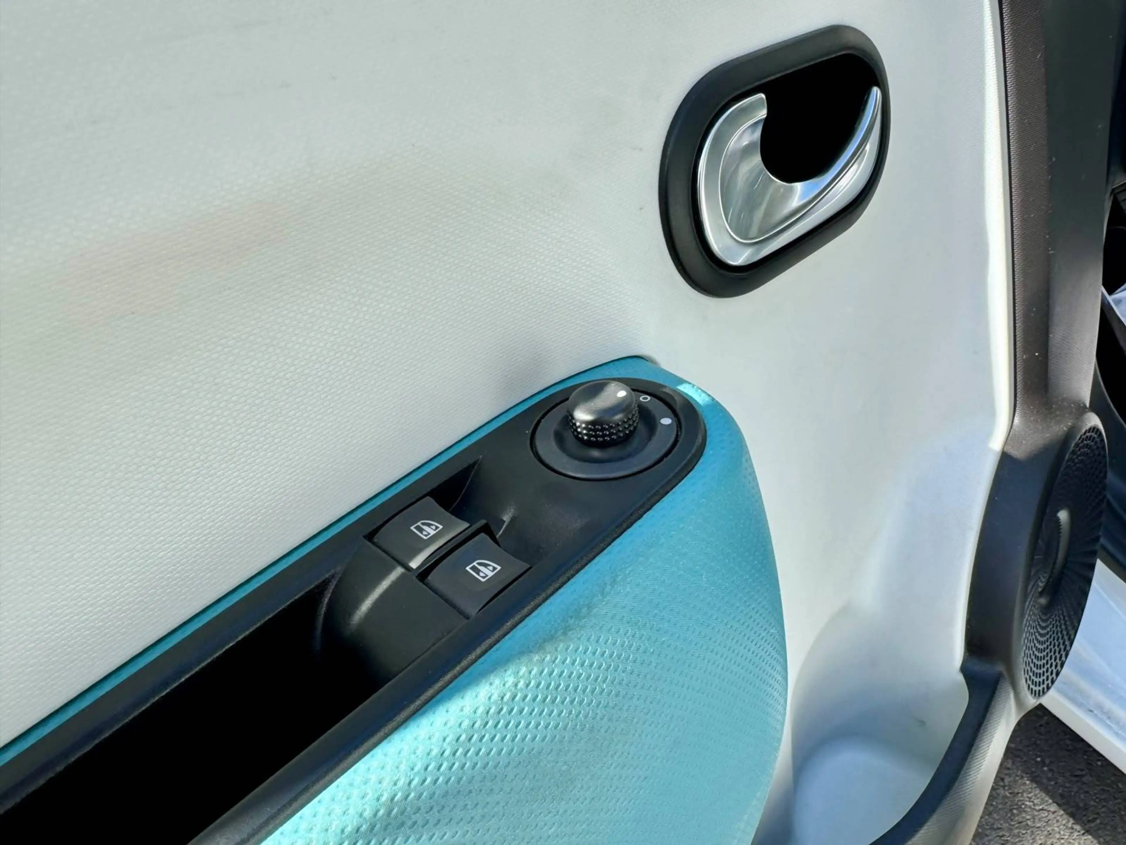 Renault Twingo Twingo 1.0i SCe Intens S&S — photo 14