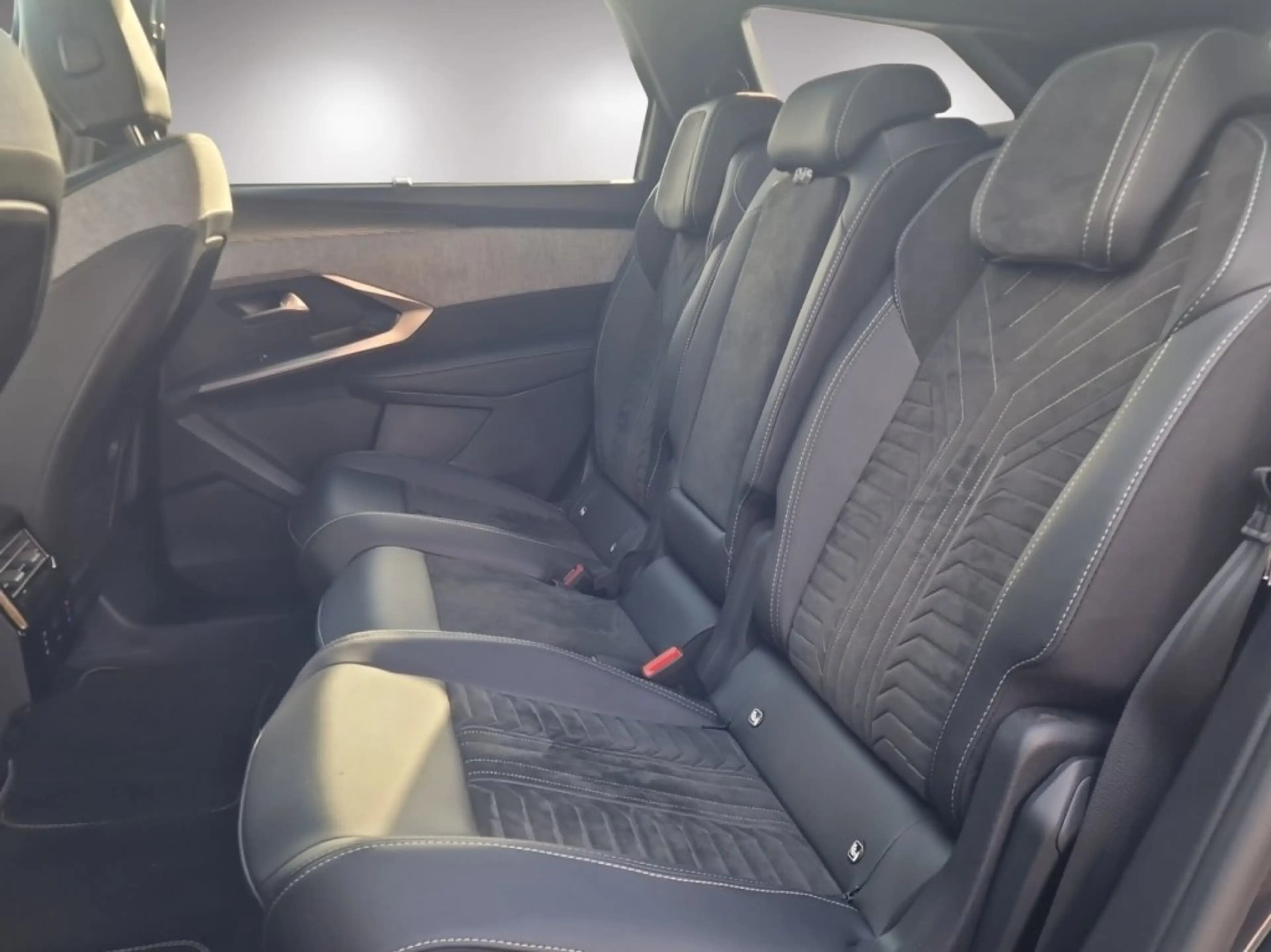 Peugeot 5008 E-5008 GT Elektromotor 210 (Batterie 73 kWh) — photo 15