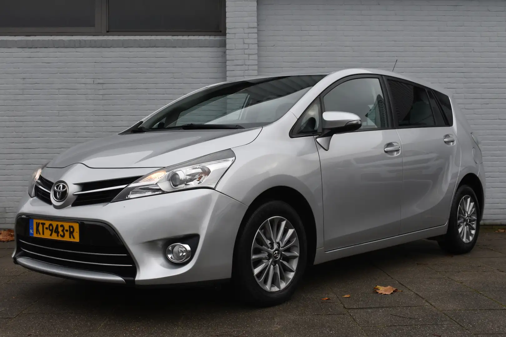 Toyota Verso 1.8 VVT-i Aspiration 7p. Limited Automaat 147pk | Grijs - 1