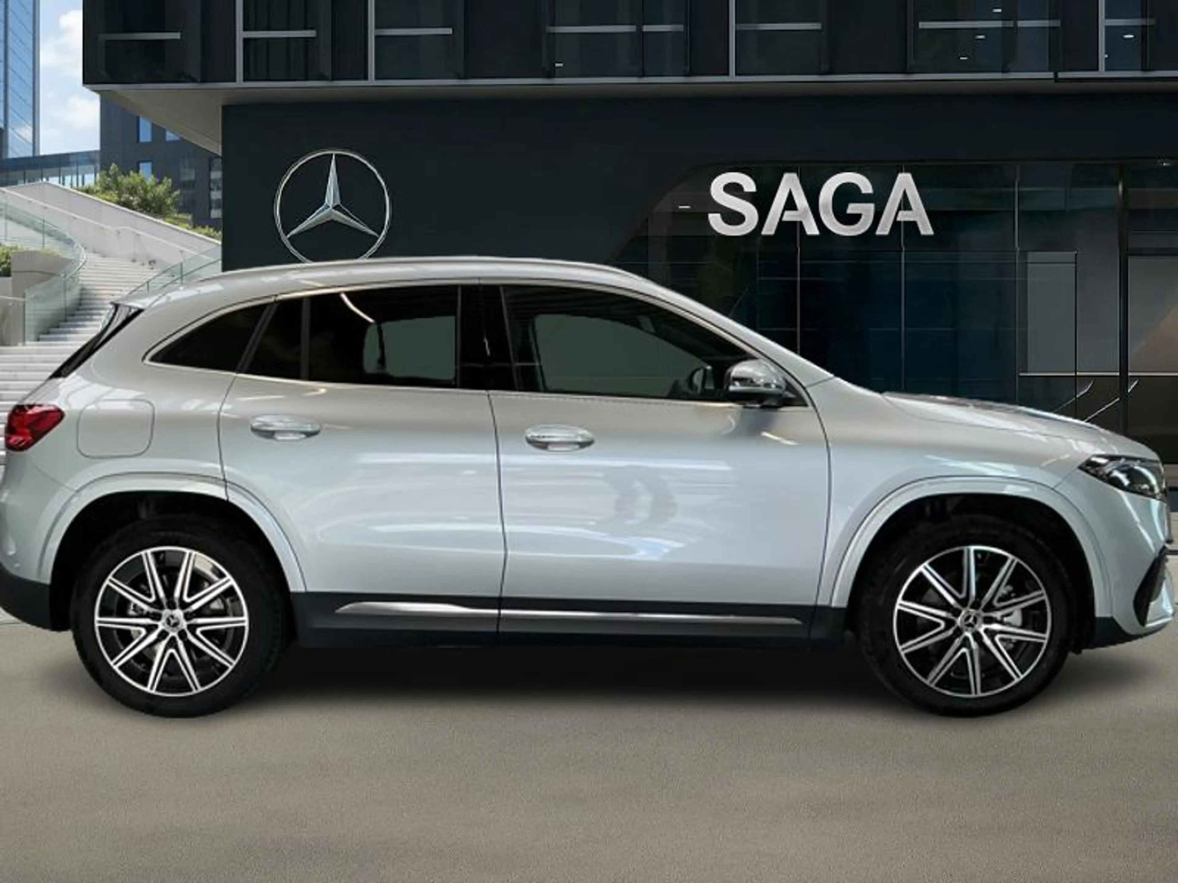 Mercedes-Benz EQA 250 + AMG Toit Pano Attelage Burmester — photo 4