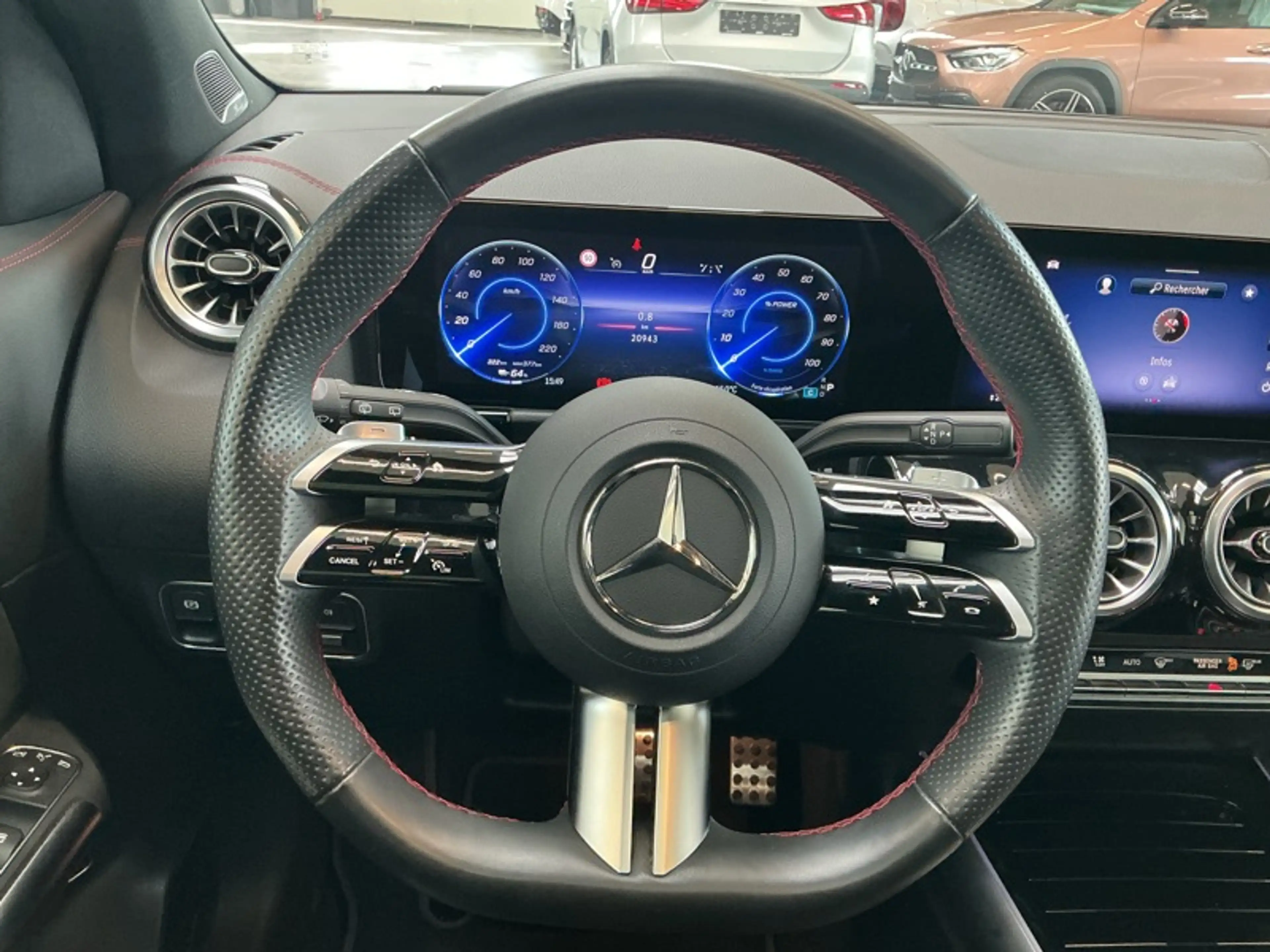 Mercedes-Benz EQA 250 + AMG Toit Pano Attelage Burmester — photo 3