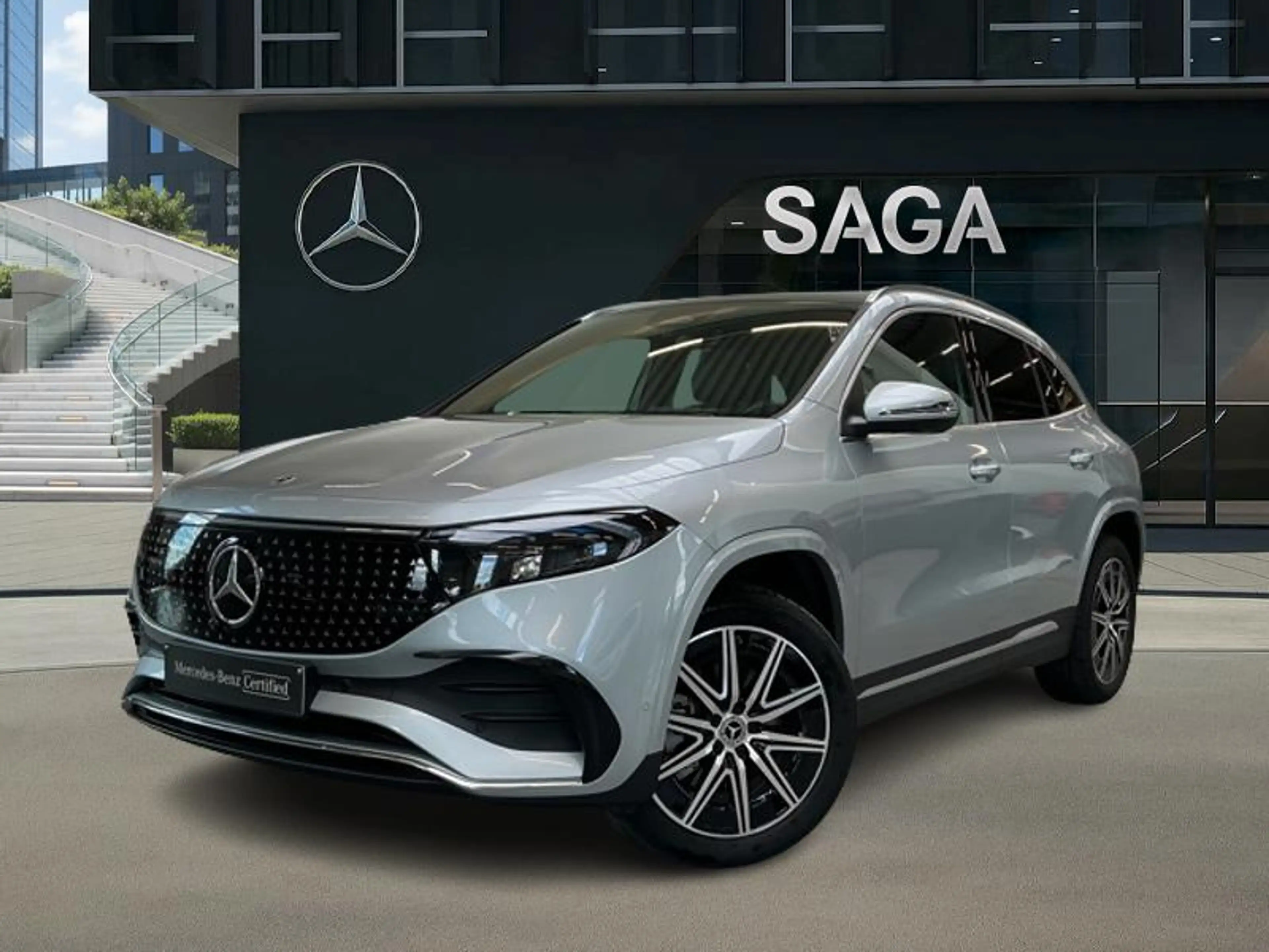 Mercedes-Benz EQA 250 + AMG Toit Pano Attelage Burmester