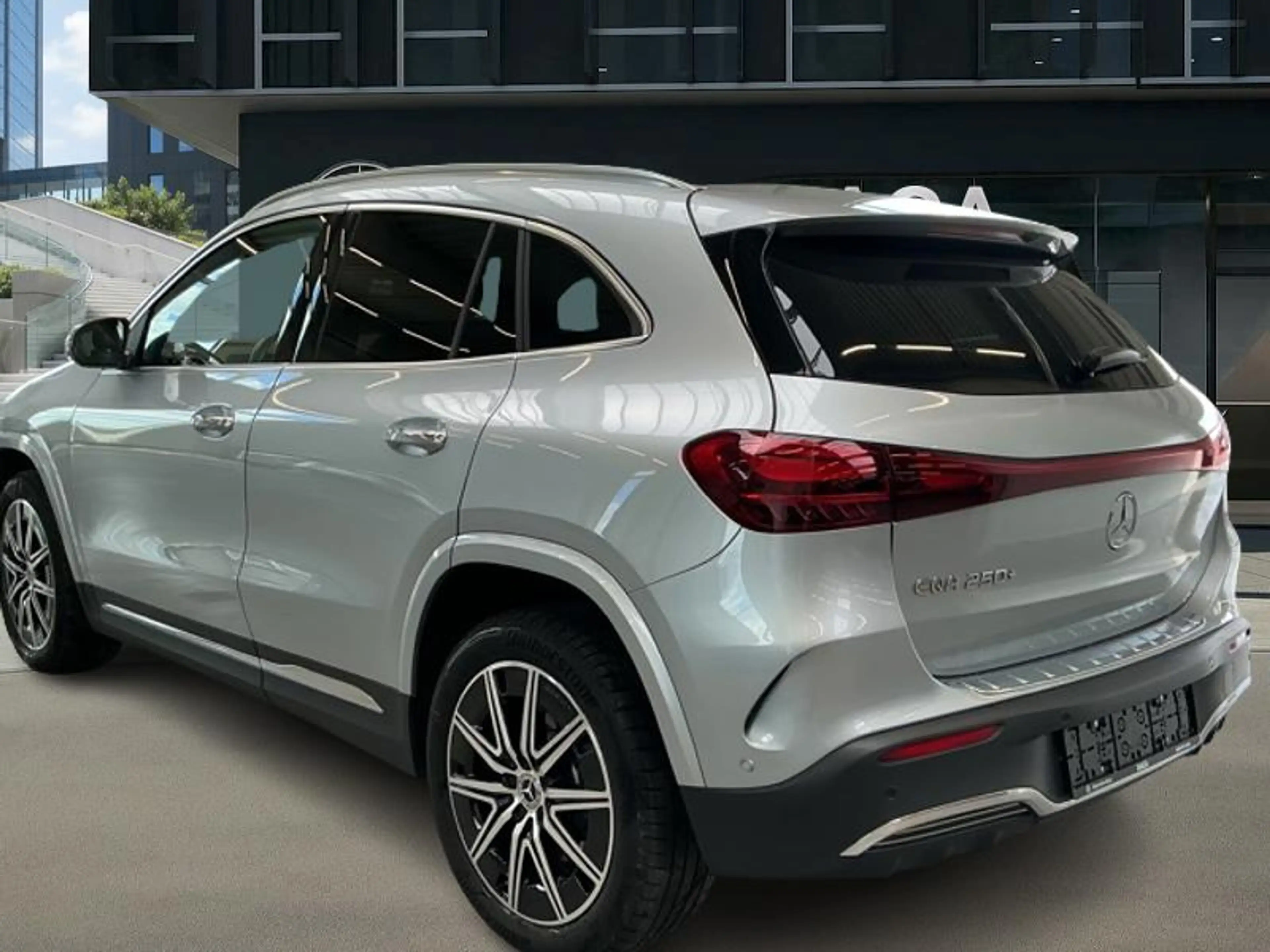 Mercedes-Benz EQA 250 + AMG Toit Pano Attelage Burmester — photo 9