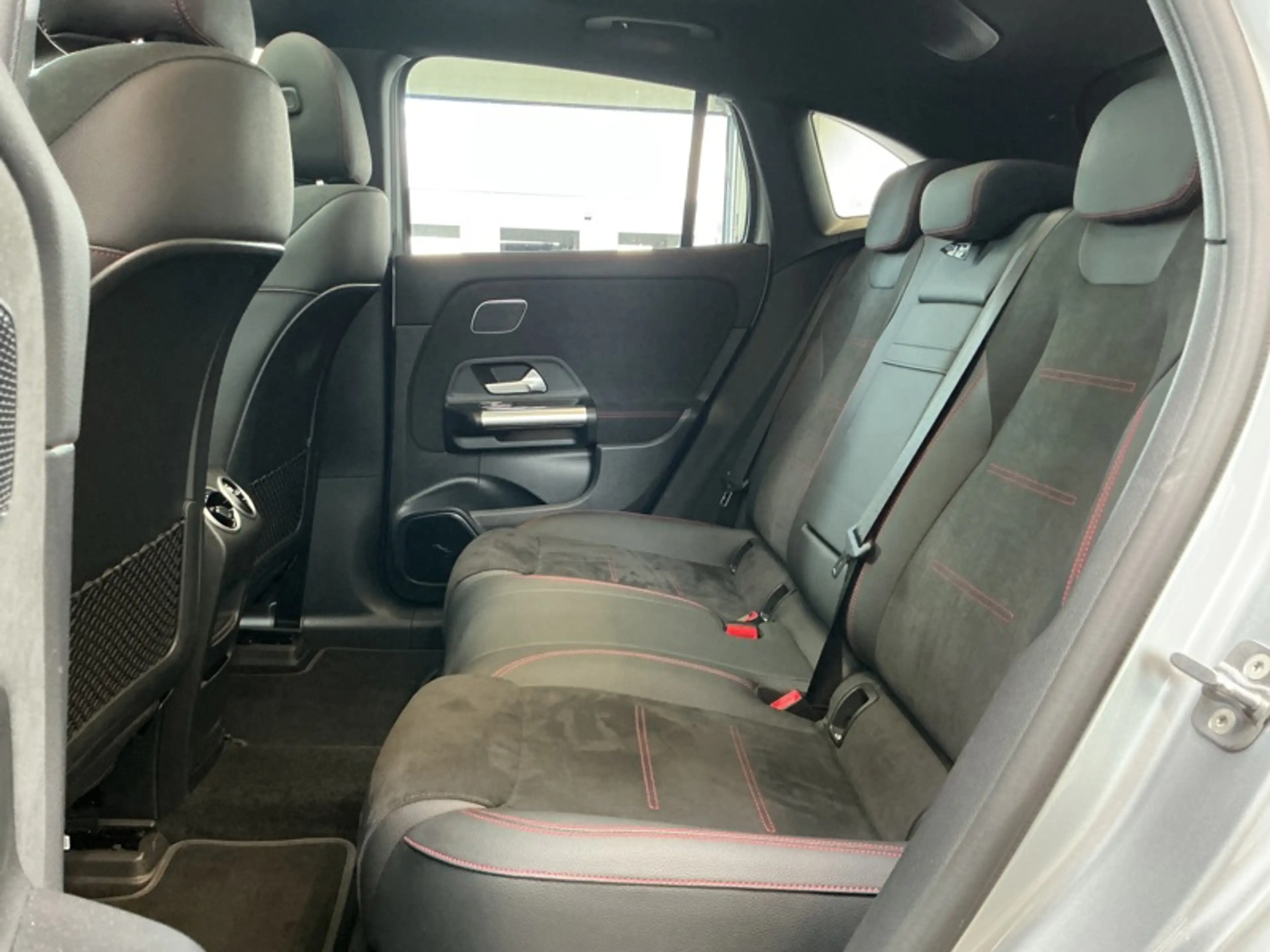 Mercedes-Benz EQA 250 + AMG Toit Pano Attelage Burmester — photo 14