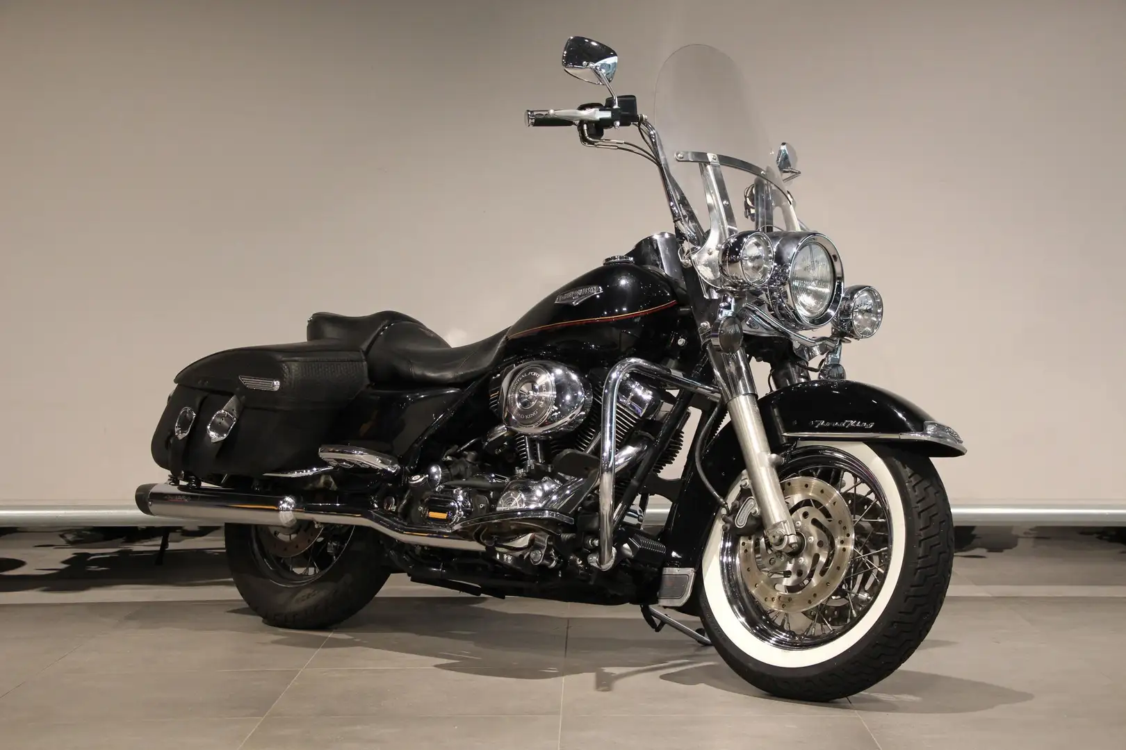 Harley-Davidson Road King CLASSIC Negru - 2