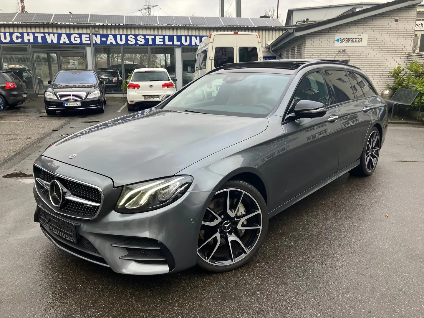 Mercedes-Benz E 43 AMG 4Matic T 9G-TRONIC, Panorama-Dach, Widescreen, AHK Gris - 1