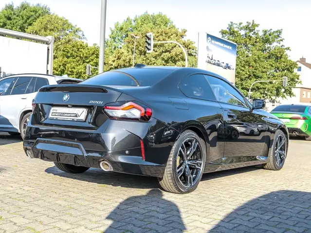 BMW 2 Series view 2
