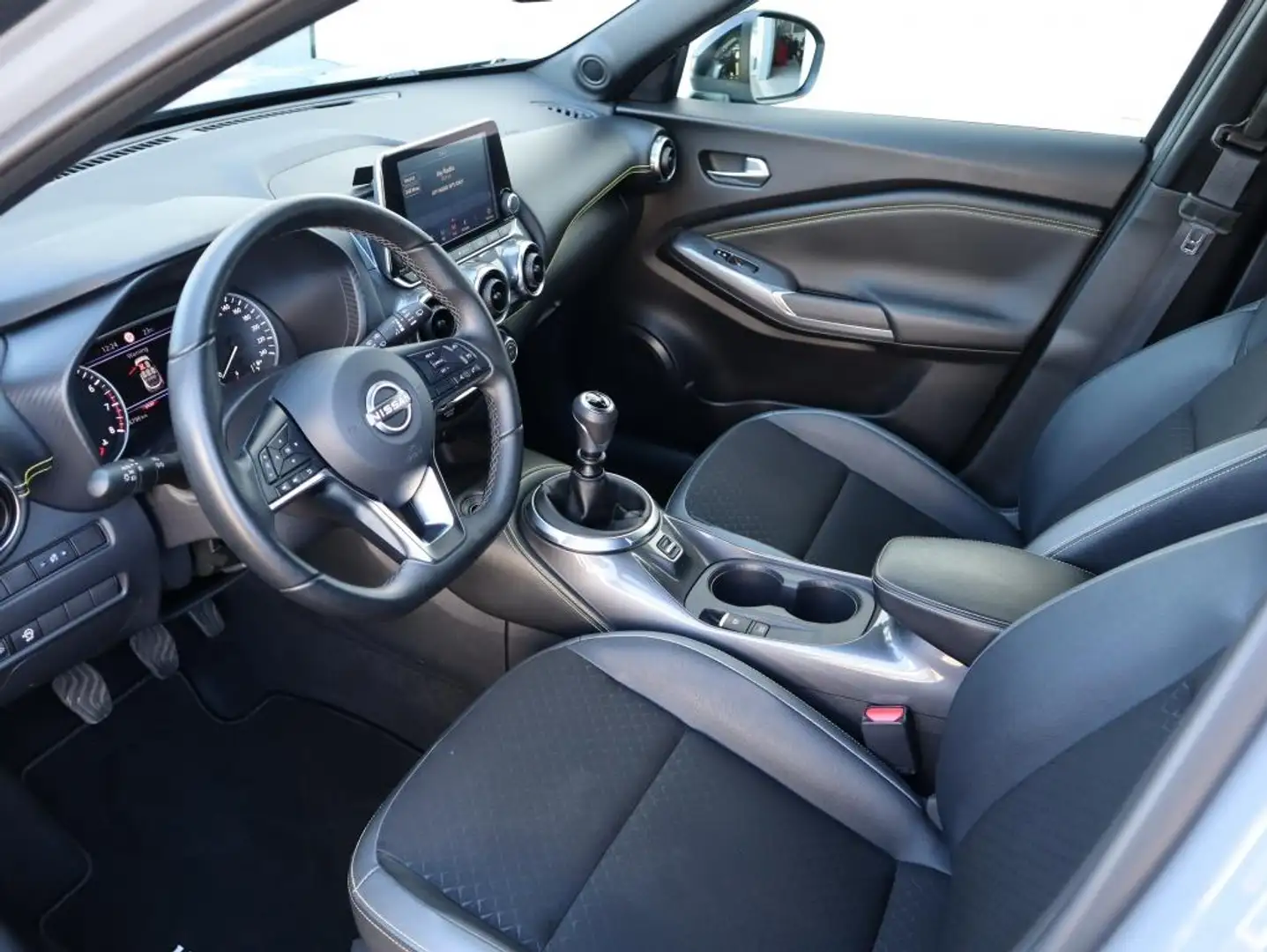 Nissan Juke 1.0 DIG-T Kiiro | Apple Carplay | Achteruitrijcame Grijs - 2