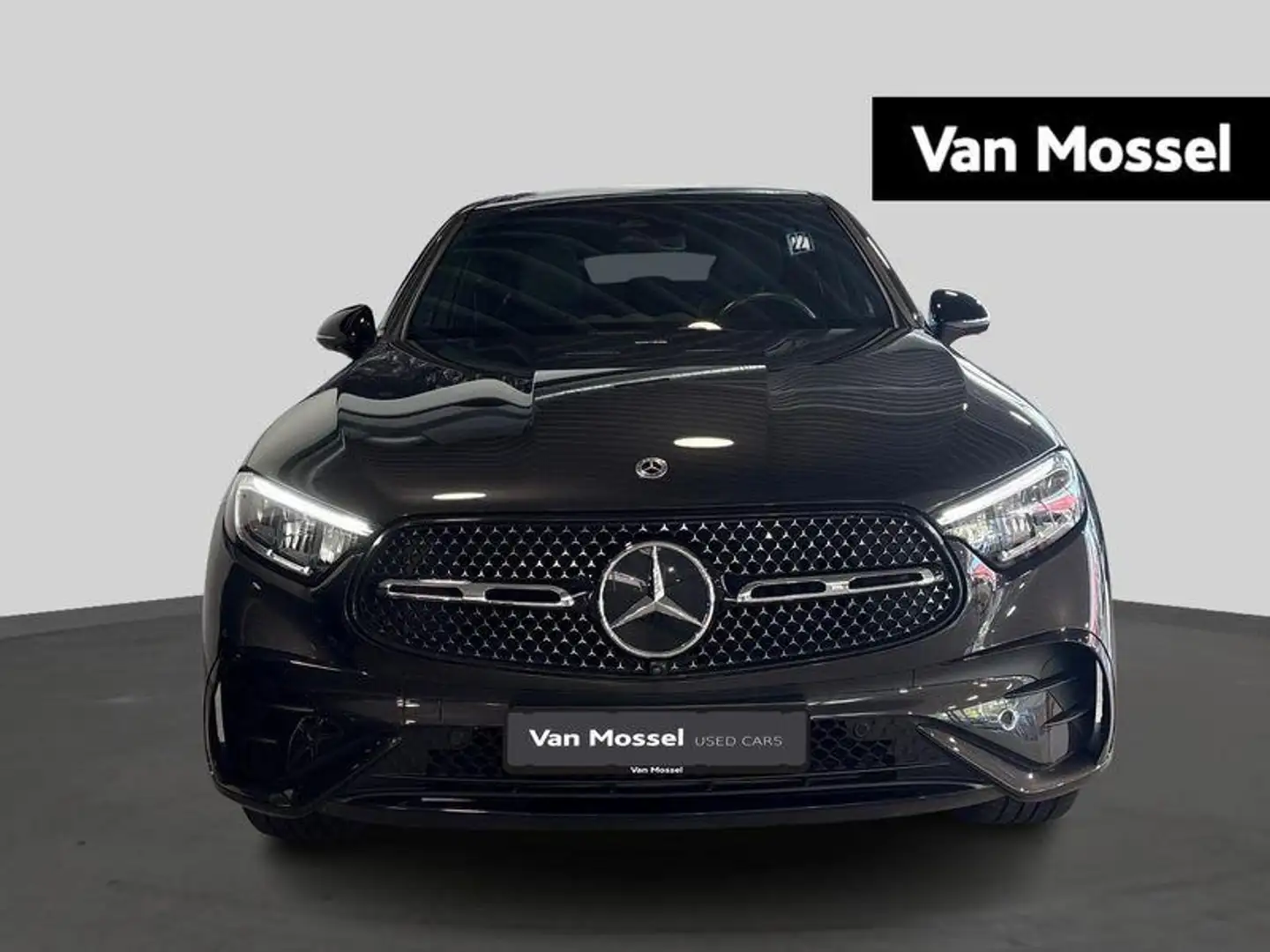 Mercedes-Benz GLC 300 e 4M AMG Line Coupé + PANORAMISCH DAK + NIGHTPAKKE Gris - 2