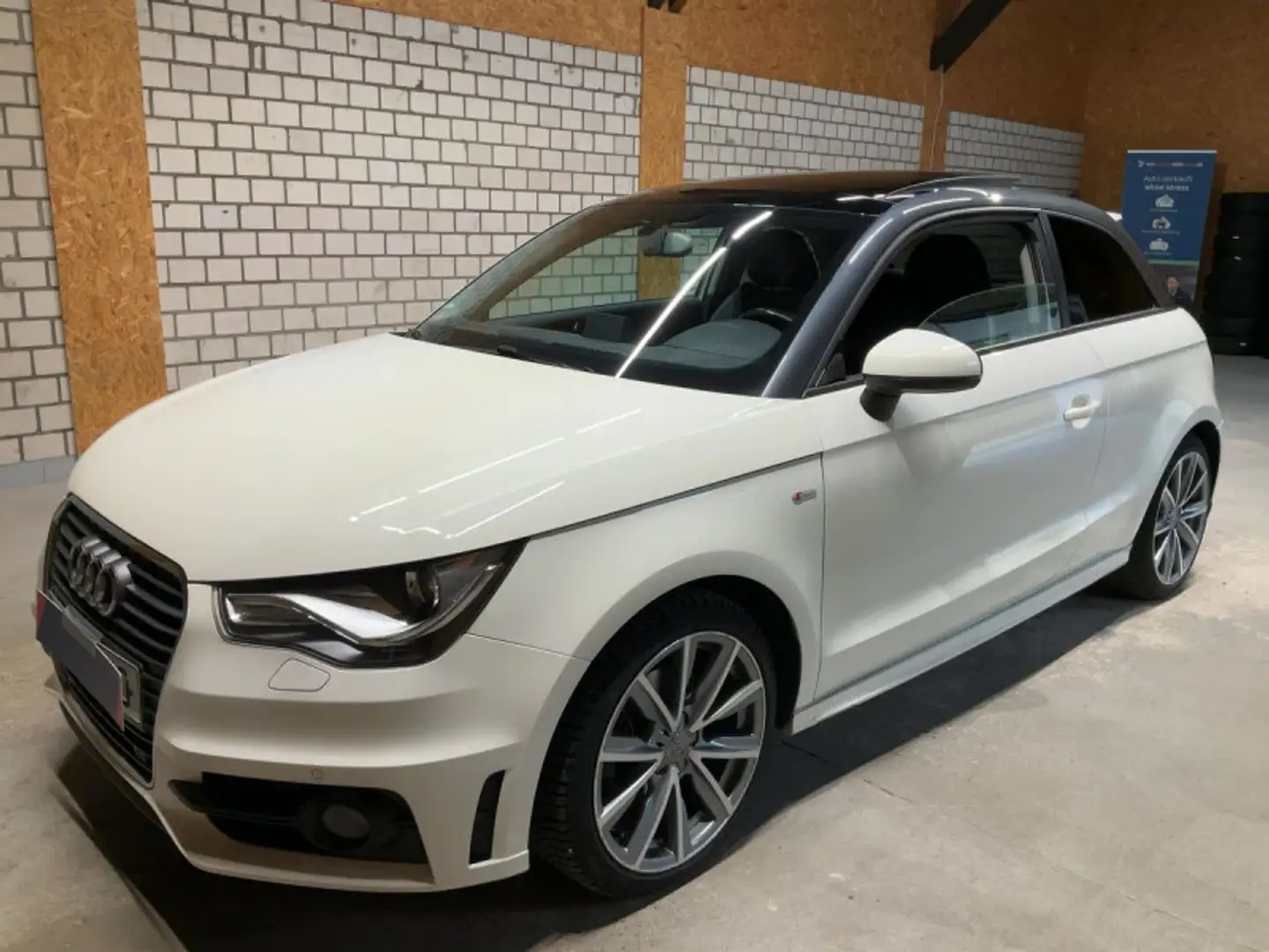 Audi A1 1.6 TDI 105CH FAP S LINE Blanc - 1
