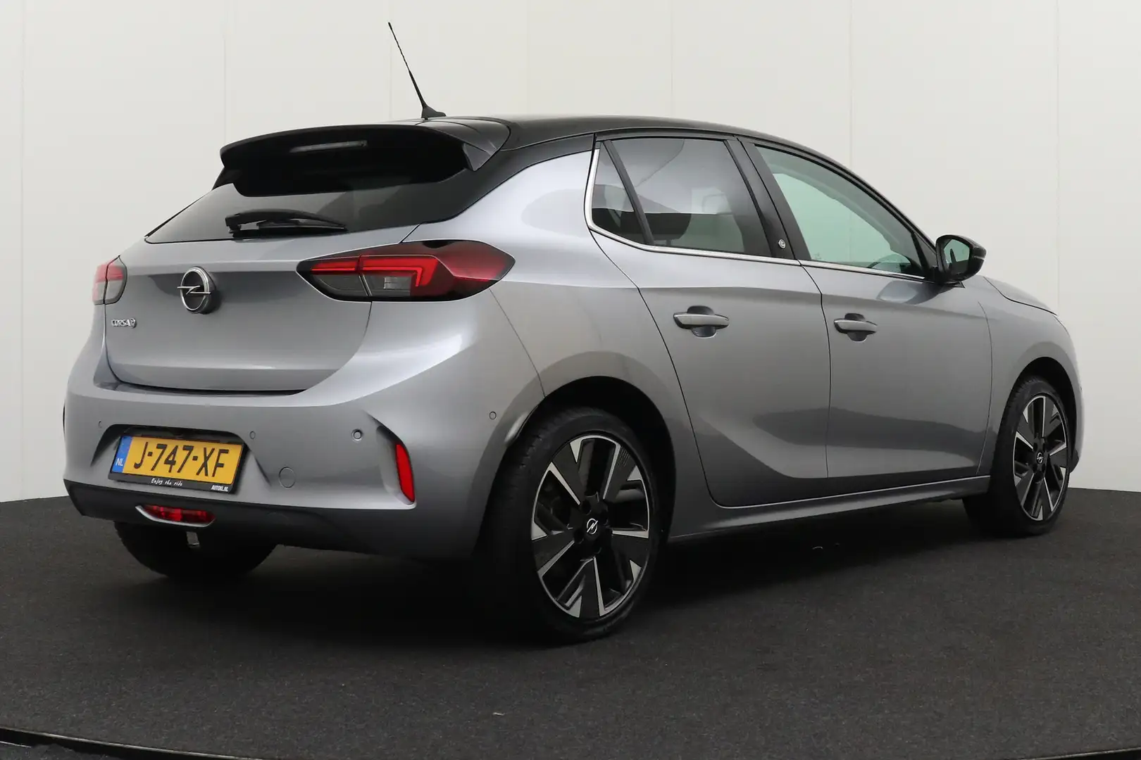 Opel Corsa-e Elegance 50 kWh Stuur+Stoelverw. Camera Carplay 17 Grijs - 2