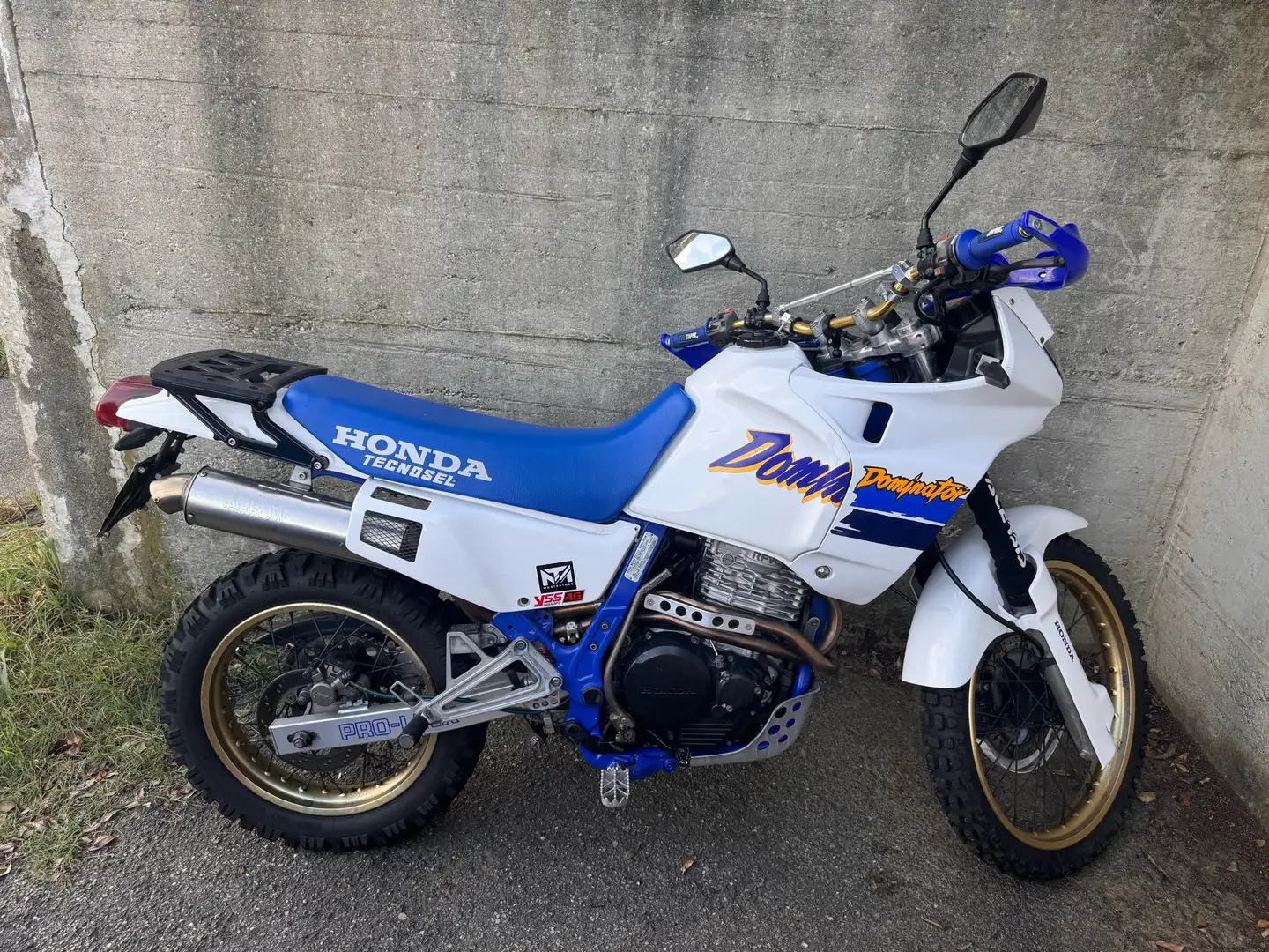 Honda NX 650 - 1