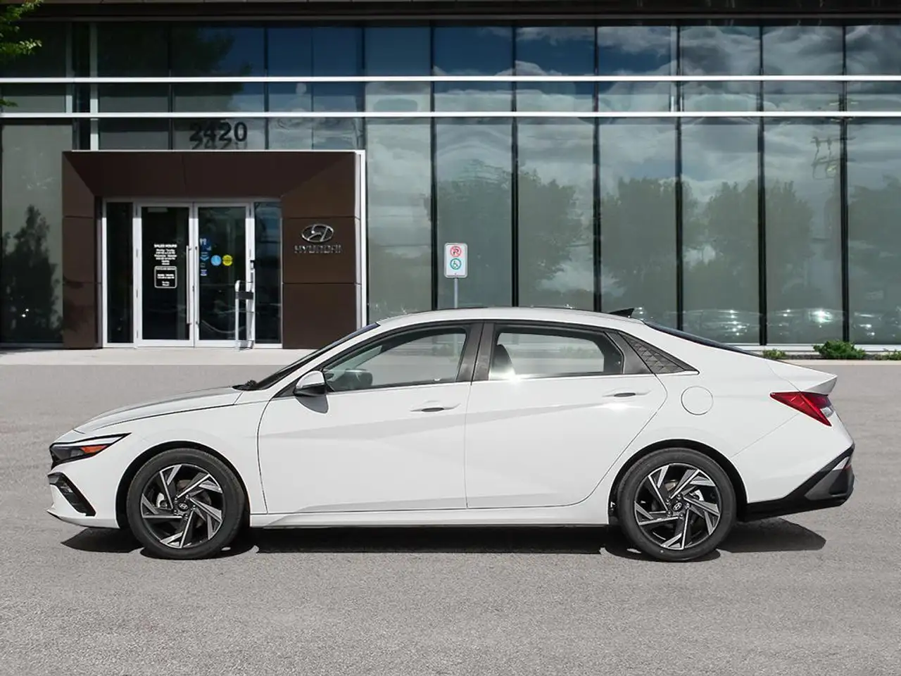 Hyundai ELANTRA fotografie Hyundai ELANTRA