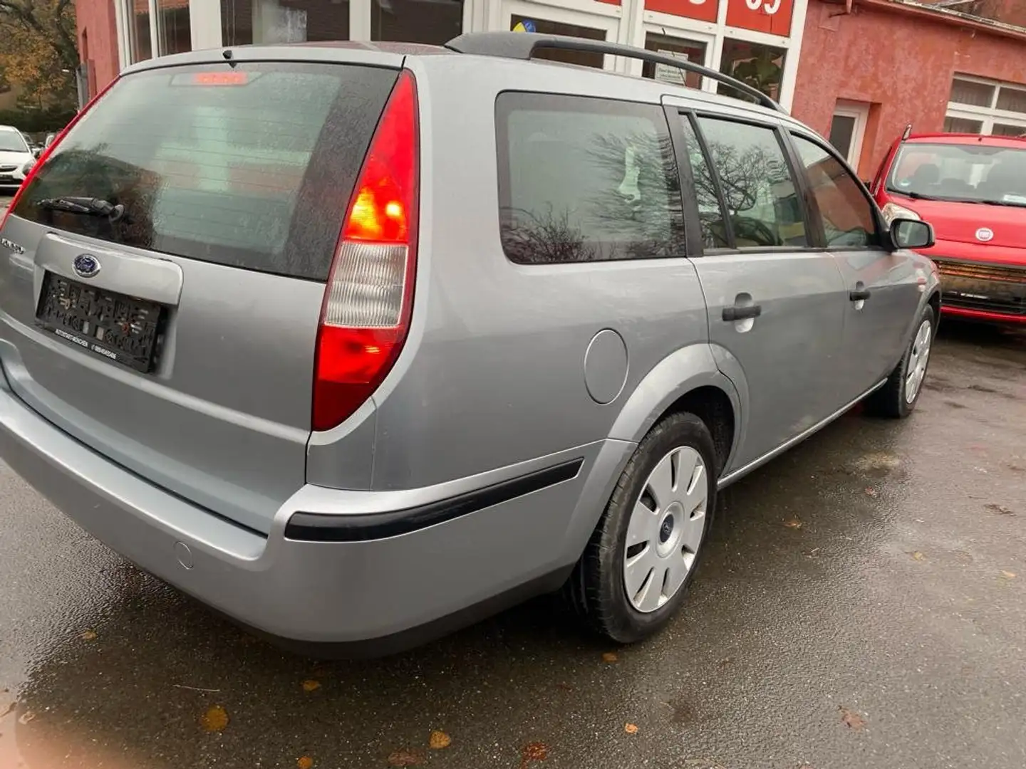 Ford Mondeo Ambiente 2,0dCi Kombi siva - 2