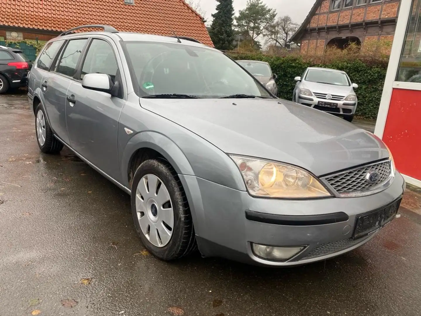 Ford Mondeo Ambiente 2,0dCi Kombi siva - 1