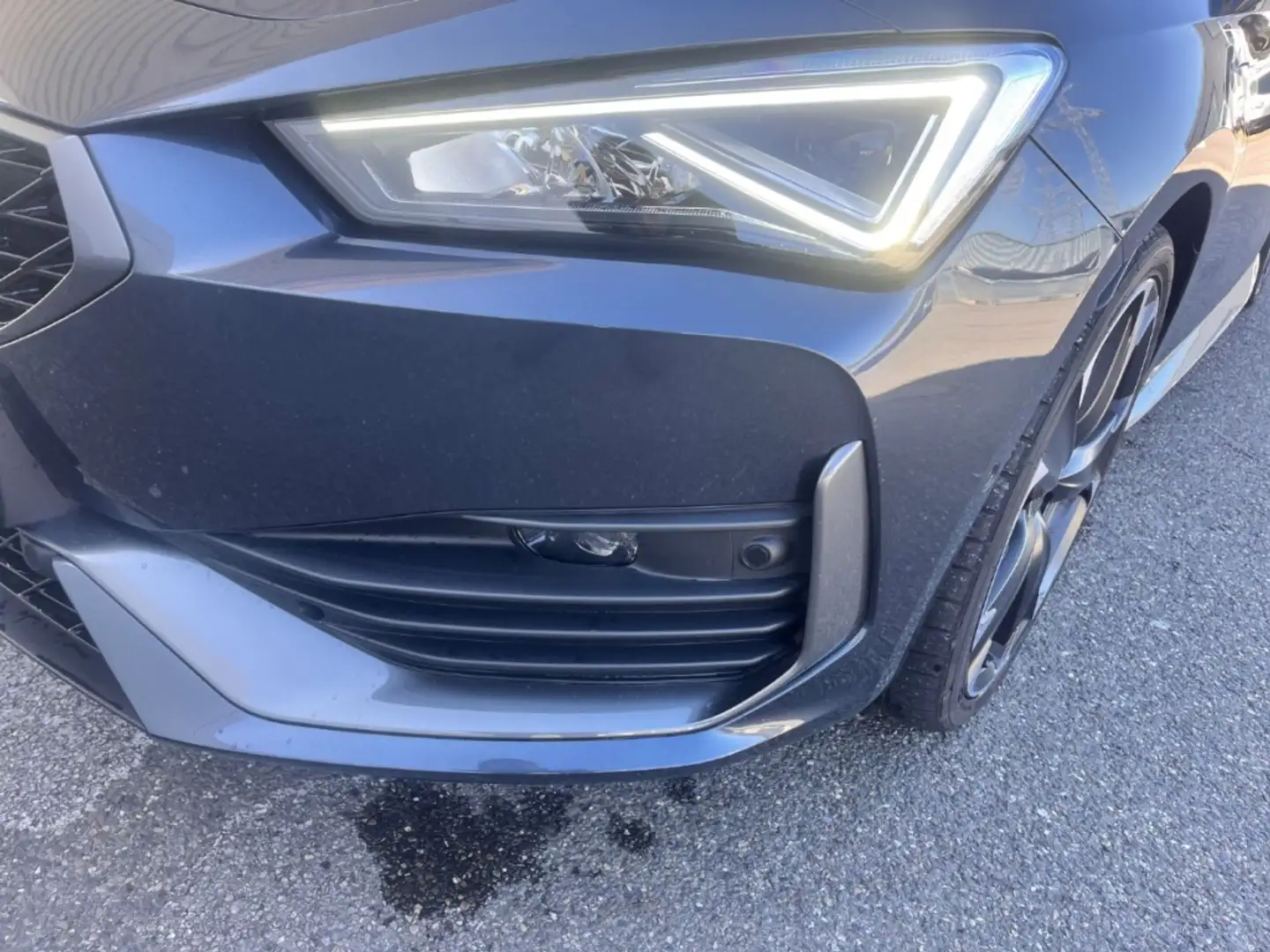 SEAT Arona FR 1.5L TSI DSG *SHZ/KEYLESS/NAVI* Silber - 2