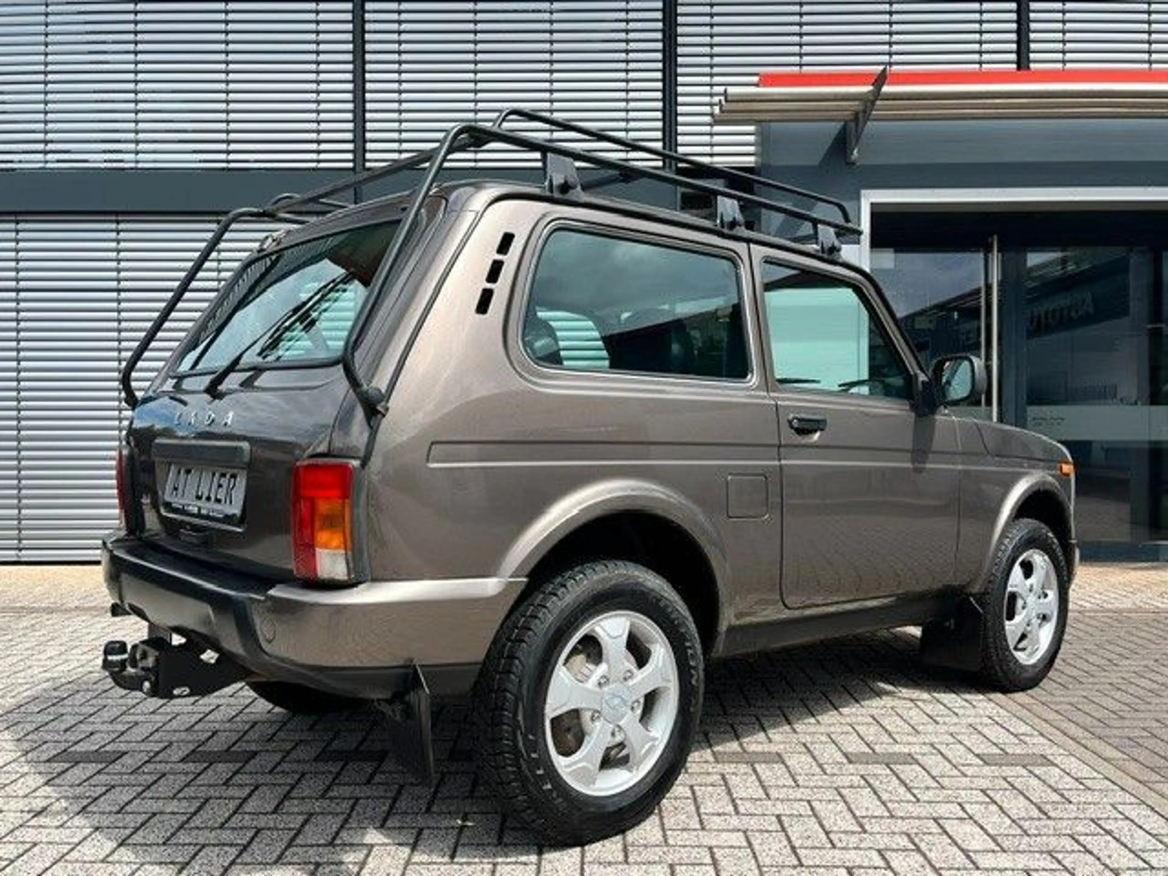 Lada Niva Taiga Urban 1,7 4x4 Klima Sitzheizung AHK — photo 2