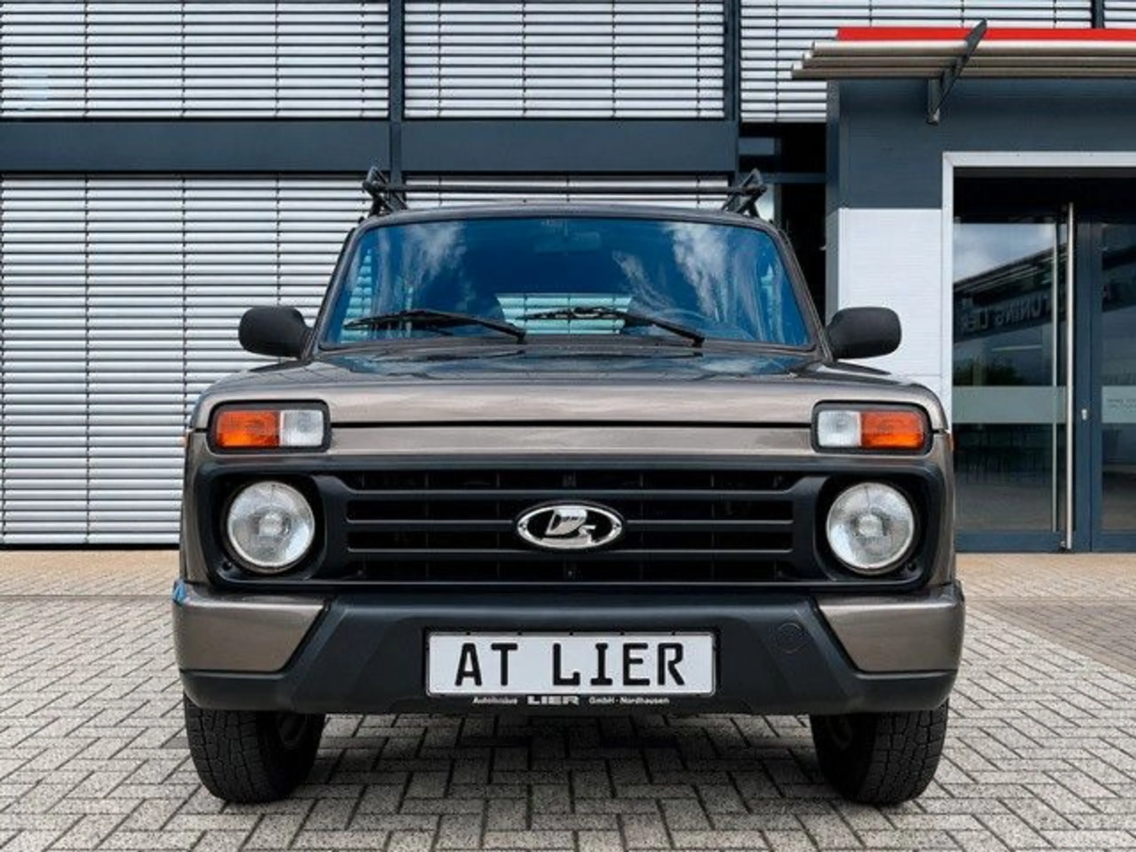 Lada Niva Taiga Urban 1,7 4x4 Klima Sitzheizung AHK — photo 3