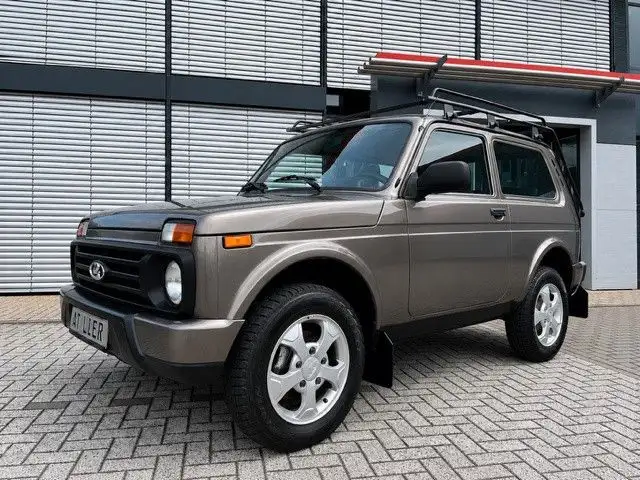 Lada Niva Taiga Urban 1,7 4x4 Sitzheizung AHK