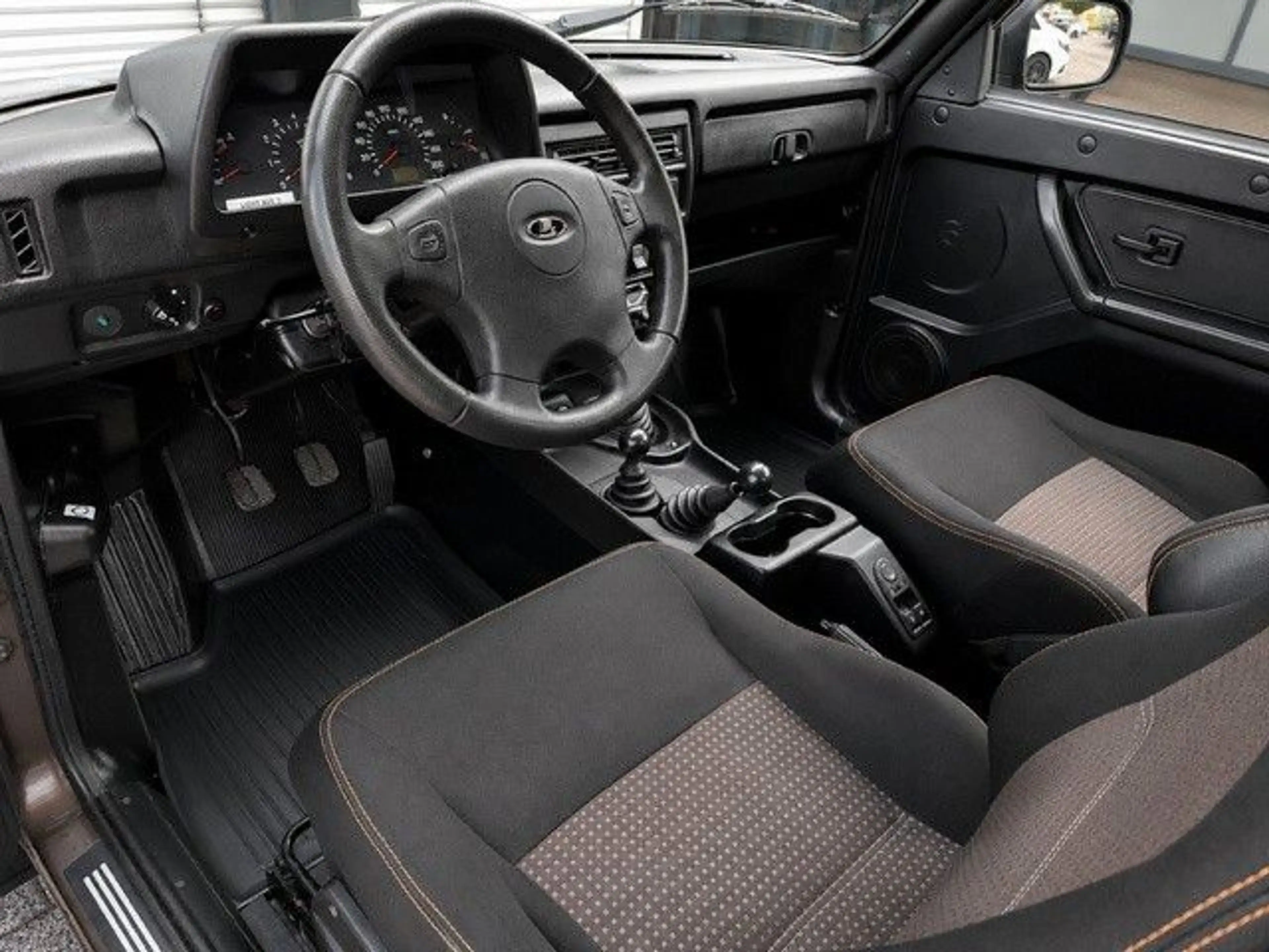Lada Niva Taiga Urban 1,7 4x4 Klima Sitzheizung AHK — photo 7