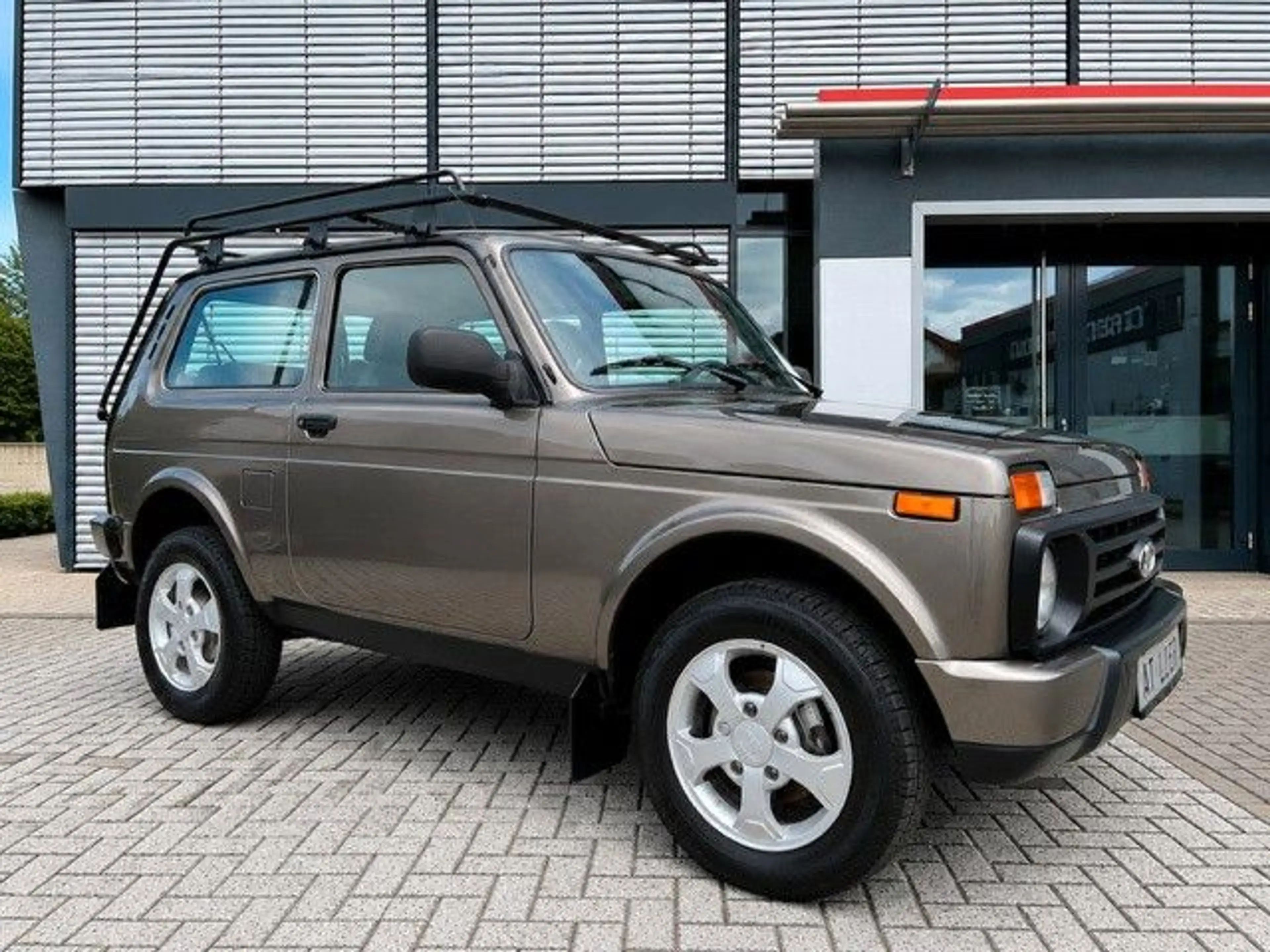 Lada Niva Taiga Urban 1,7 4x4 Klima Sitzheizung AHK — photo 5