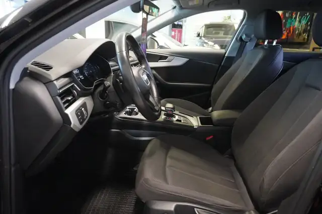 Audi A4 view 8