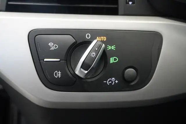 Audi A4 view 14