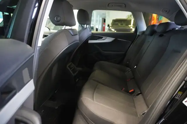 Audi A4 view 9