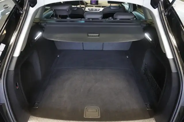 Audi A4 view 10