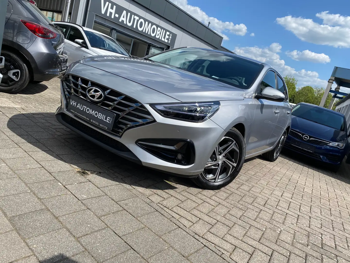 Hyundai i30 16"Alu*LED HSW&Appl&Android+R.KAMERA&PDCvo&hi+Sihz Argent - 1