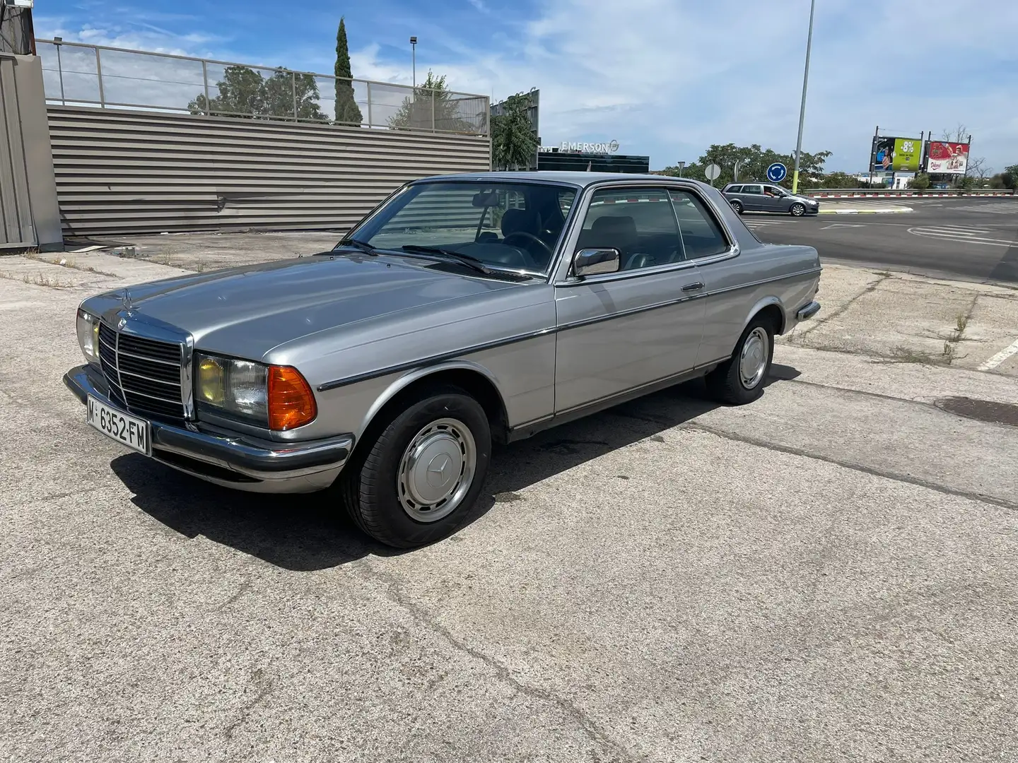 Mercedes-Benz 230 230 CE Plateado - 1
