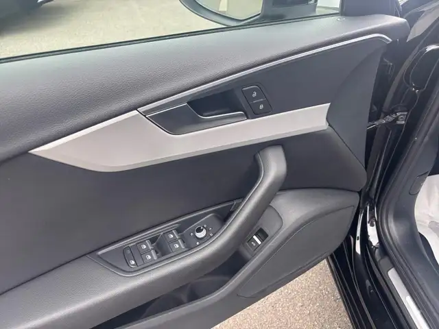 Audi A4 view 10