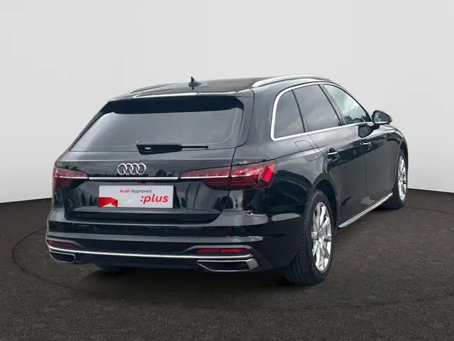 Audi A4 view 4