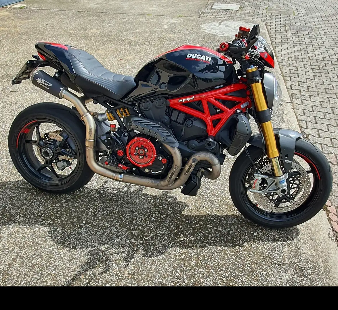 Ducati Monster 1200 Red - 1