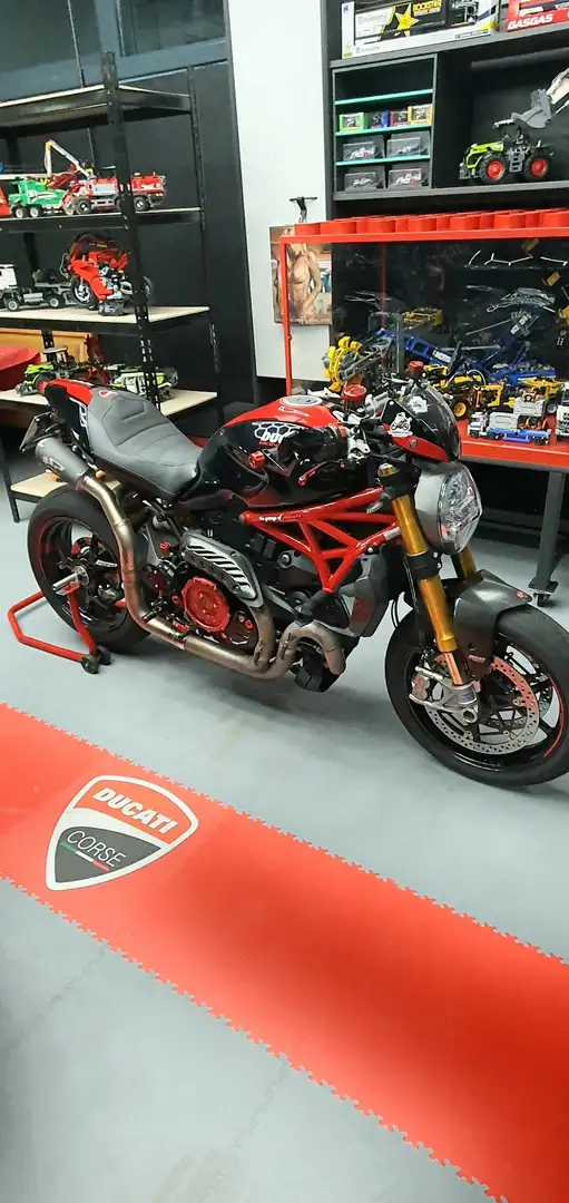Ducati Monster 1200 Red - 2
